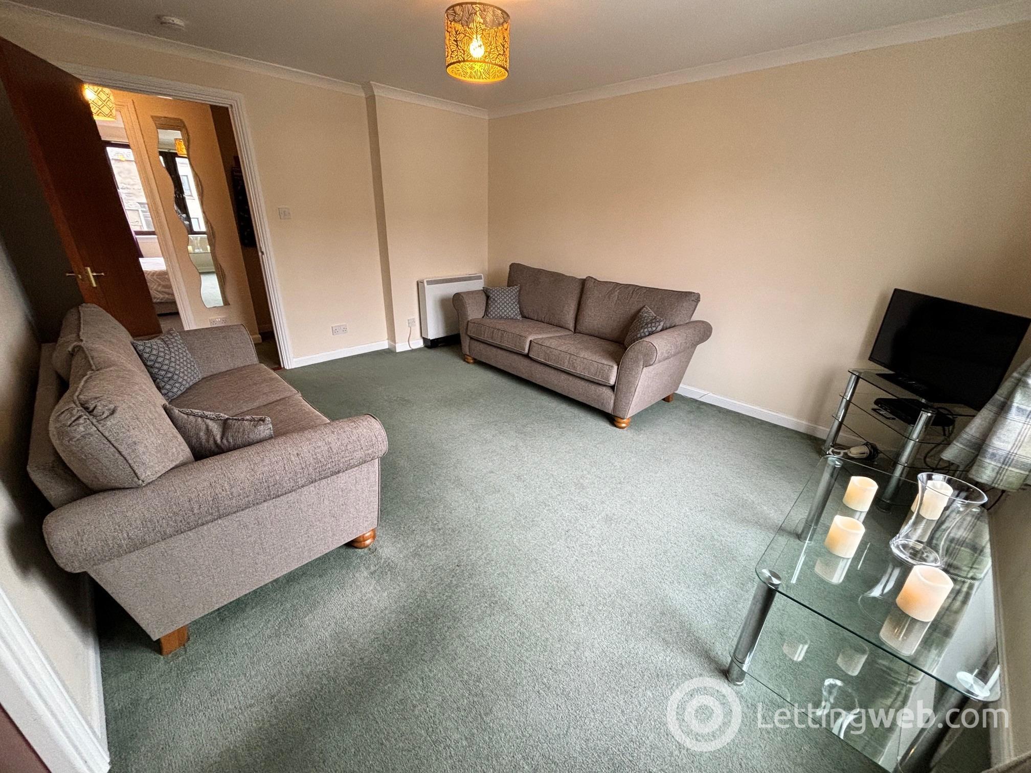 Property to rent in 11K Back Hilton