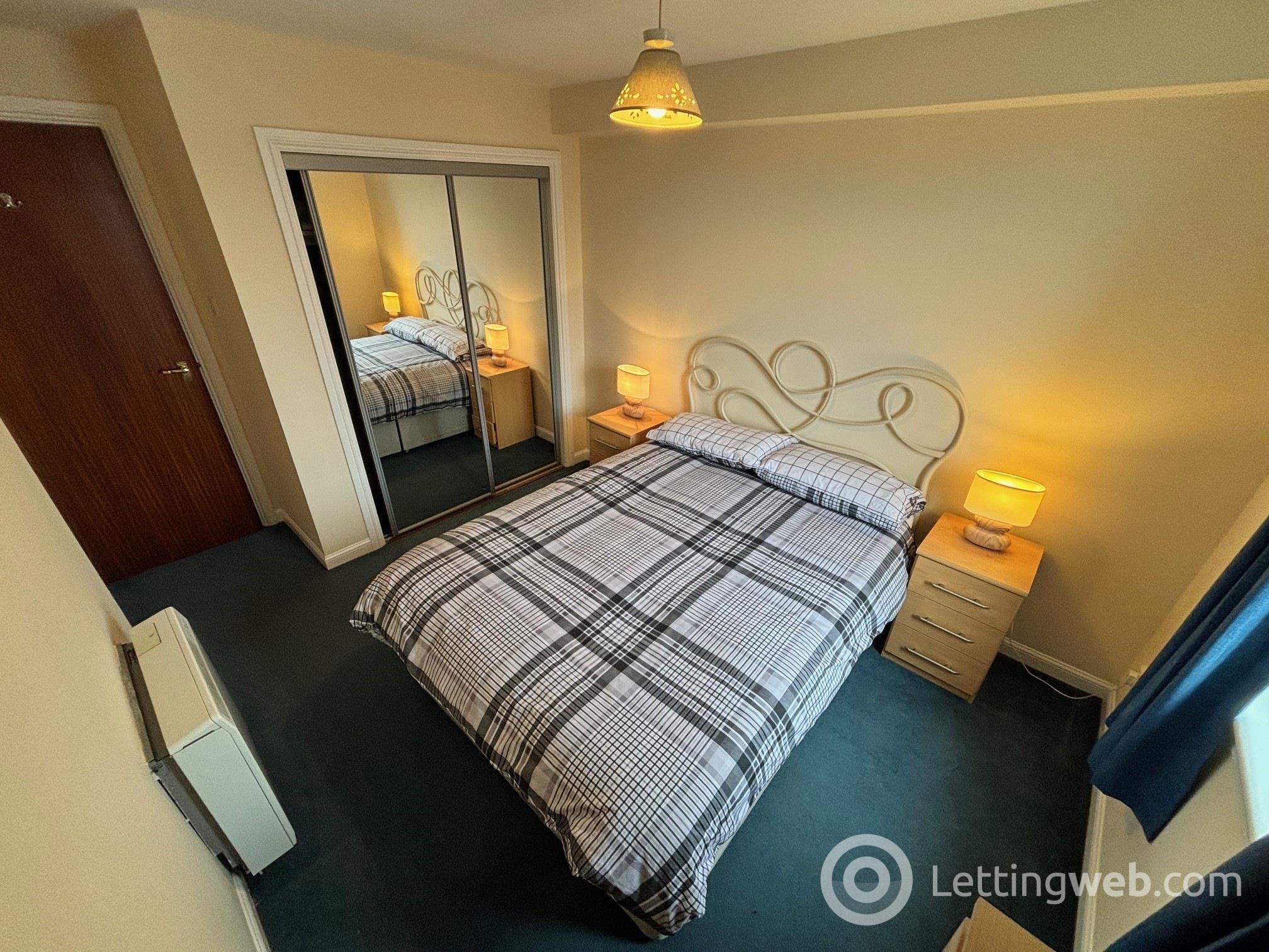 Property to rent in 11K Back Hilton