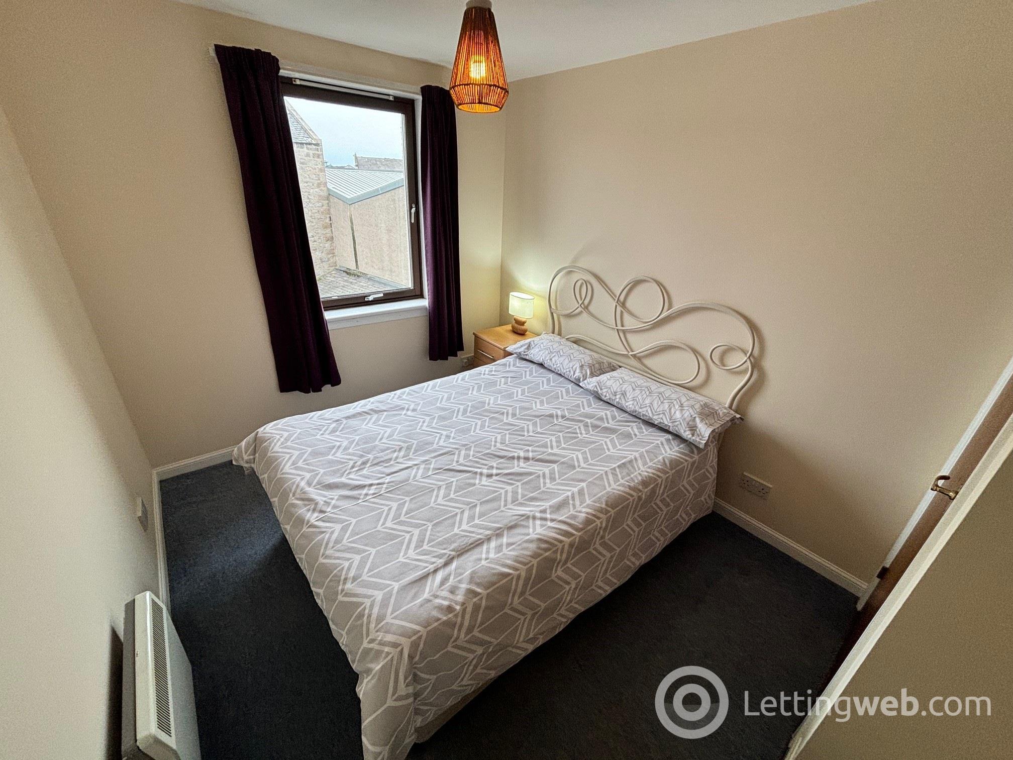 Property to rent in 11K Back Hilton