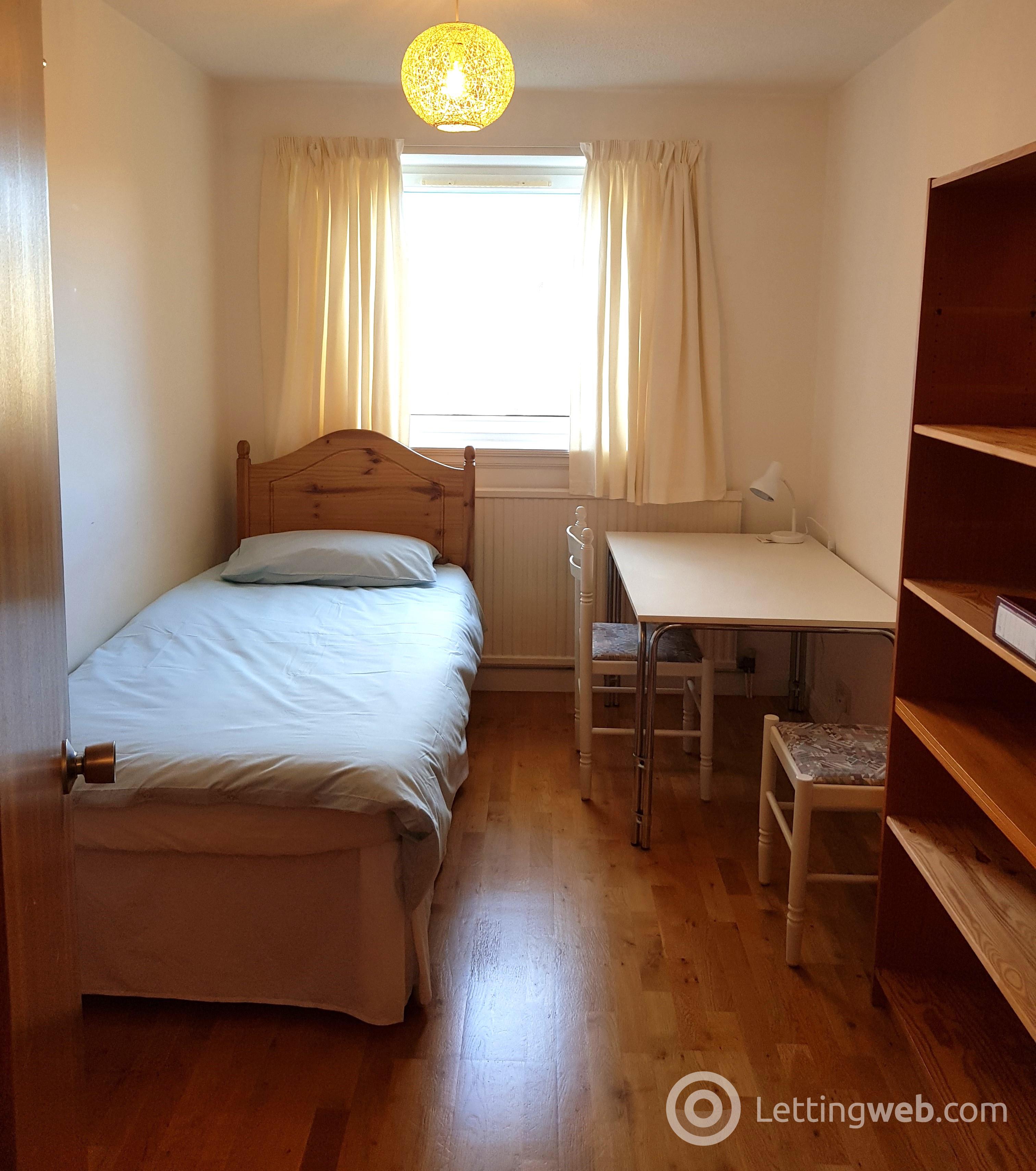 Property to rent in Claremont Gardens