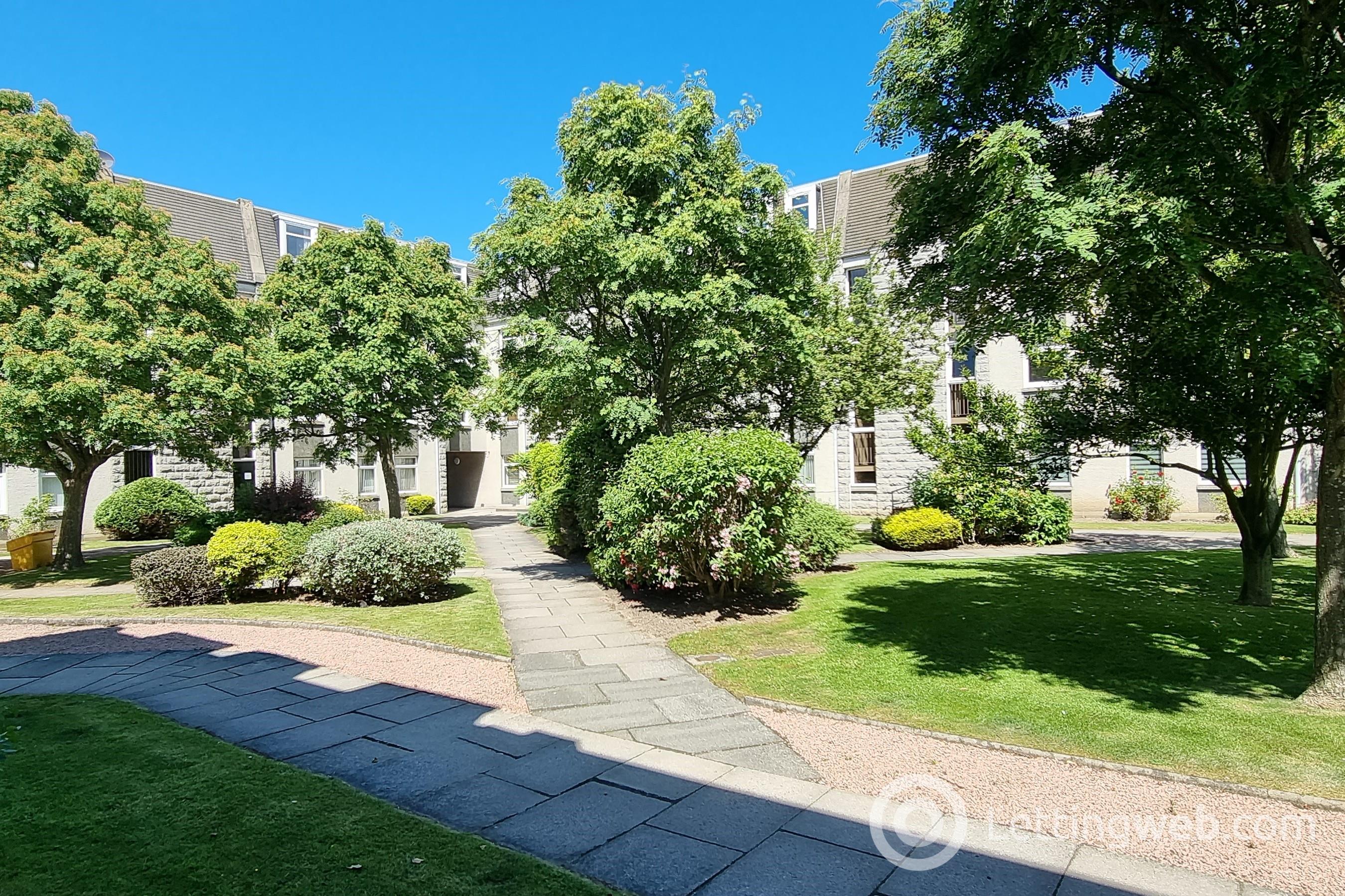 Property to rent in Claremont Gardens