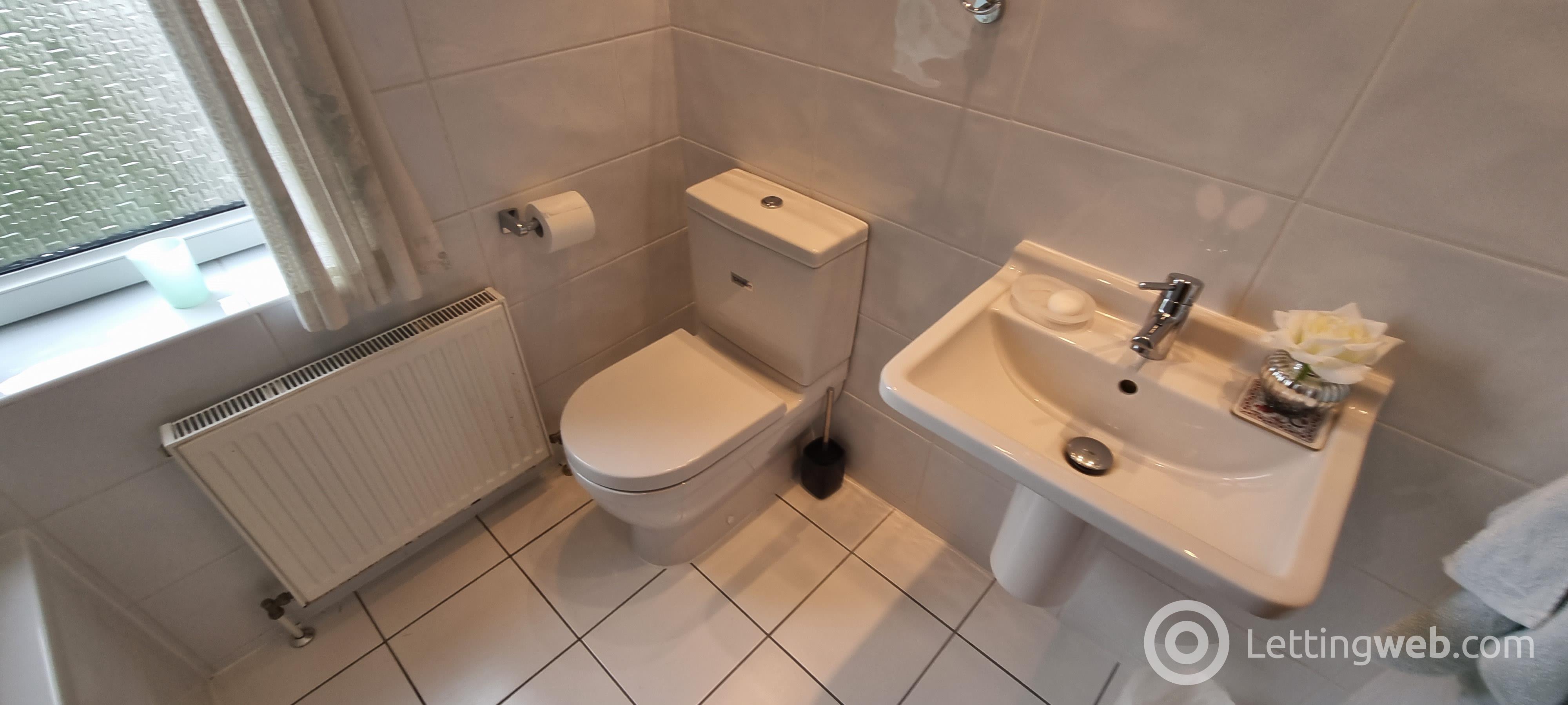 Property to rent in Claremont Gardens