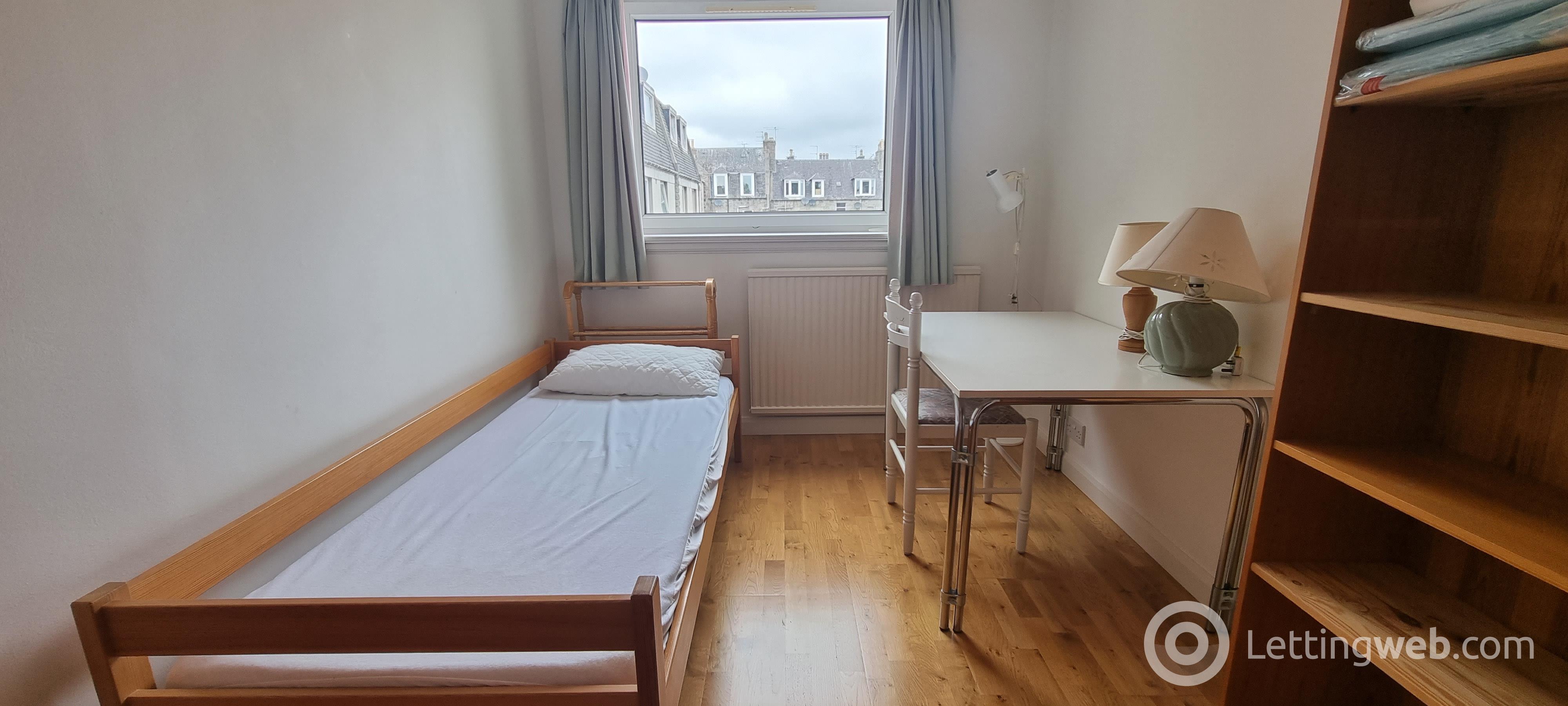 Property to rent in Claremont Gardens