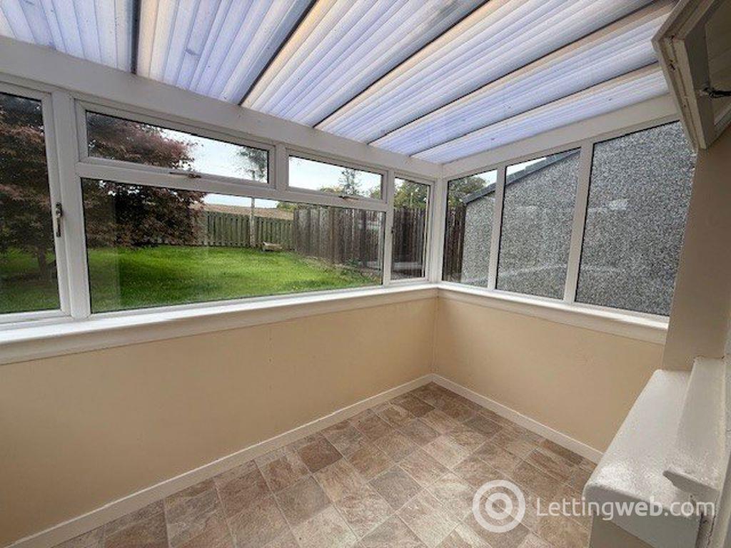 Property to rent in Windsor Gardens, Fife