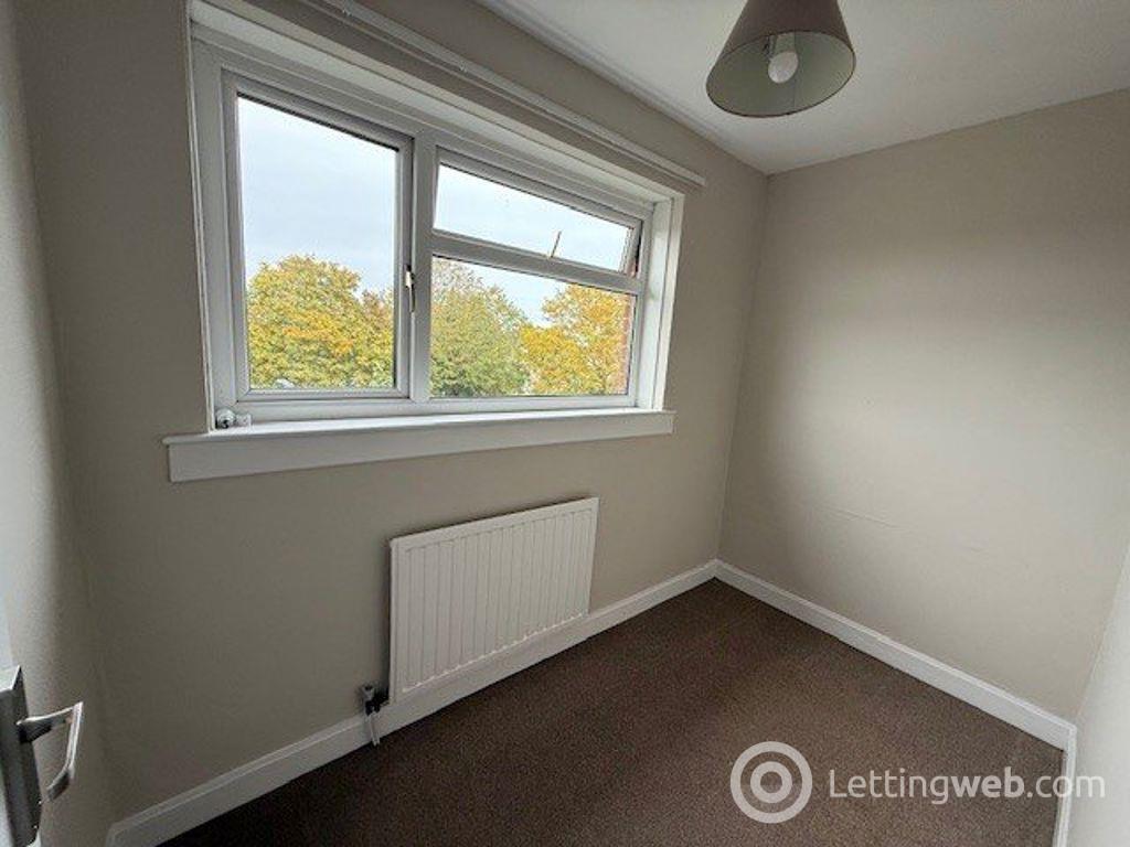 Property to rent in Windsor Gardens, Fife