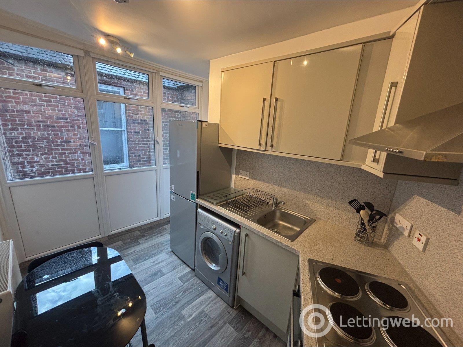 Property to rent in Raeburn Place, Edinburgh, EH4