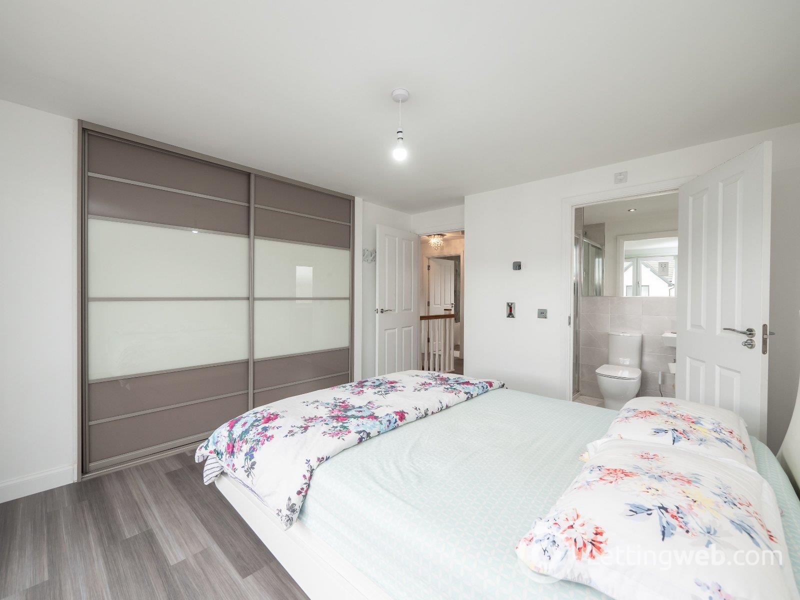 Property to rent in Meadowsweet Drive, Edinburgh, EH4