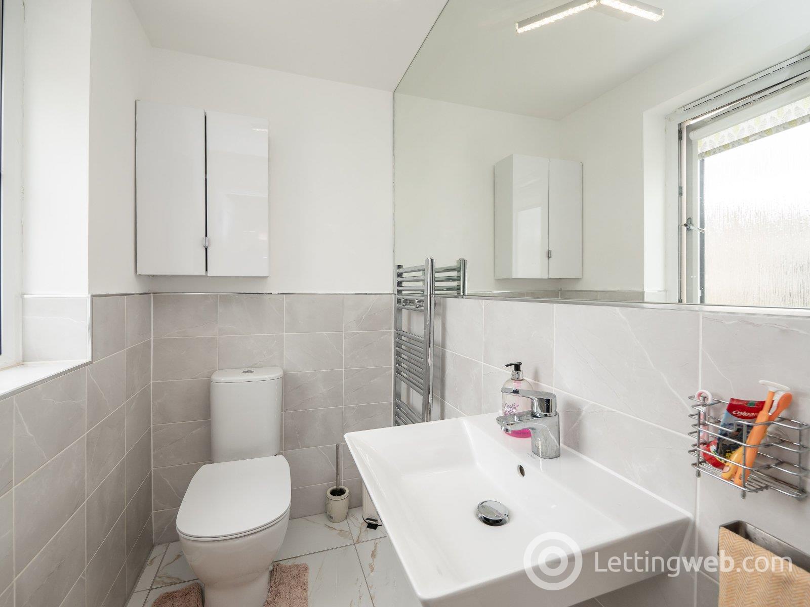 Property to rent in Meadowsweet Drive, Edinburgh, EH4