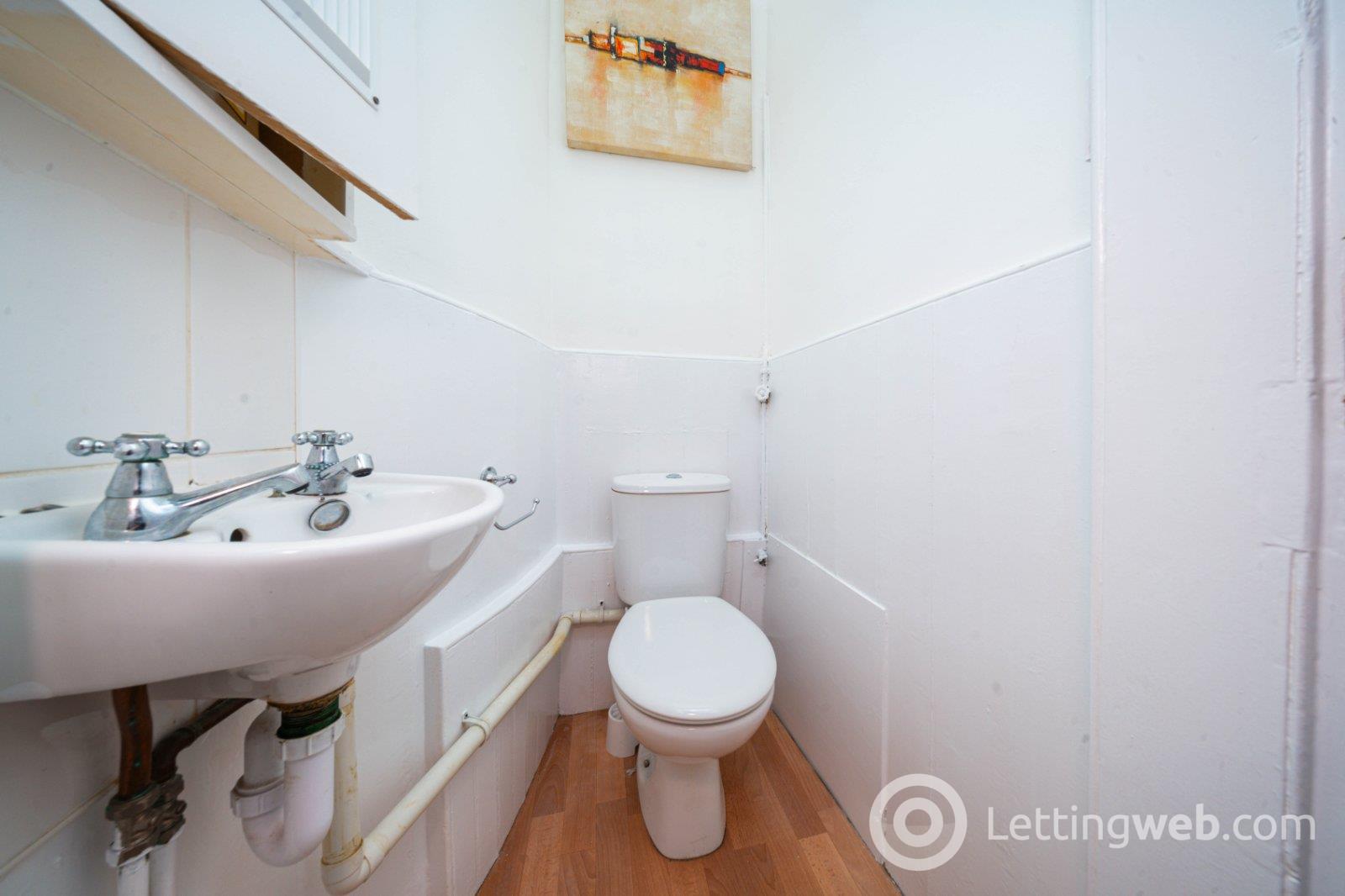 Property to rent in (1f2) Montague Street, Edinburgh, EH8