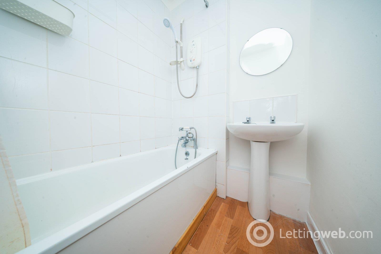 Property to rent in (1f2) Montague Street, Edinburgh, EH8