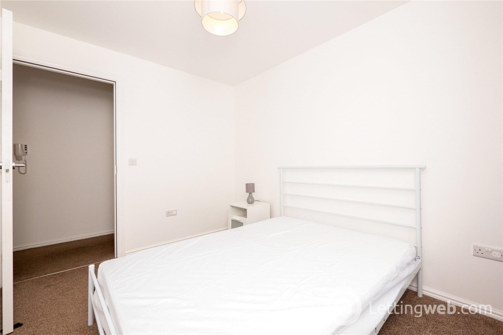 Property to rent in Arneil Drive, Edinburgh, EH5