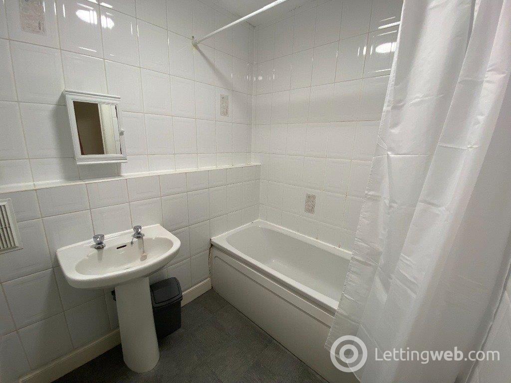 Property to rent in Teviot Place, Edinburgh, EH1