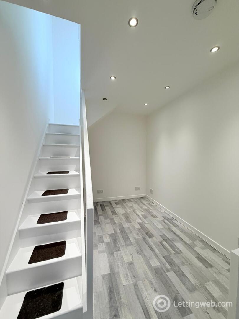 Property to rent in High Street Perth