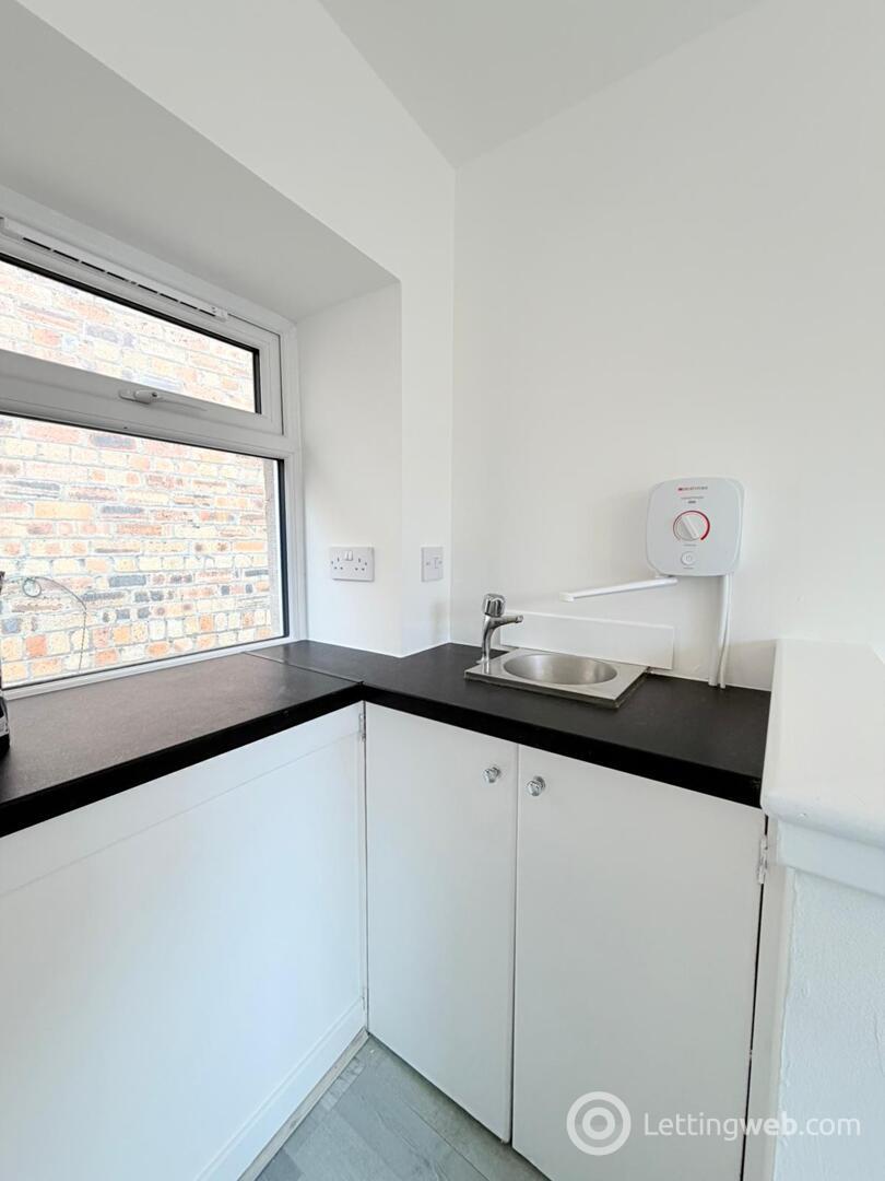 Property to rent in High Street Perth