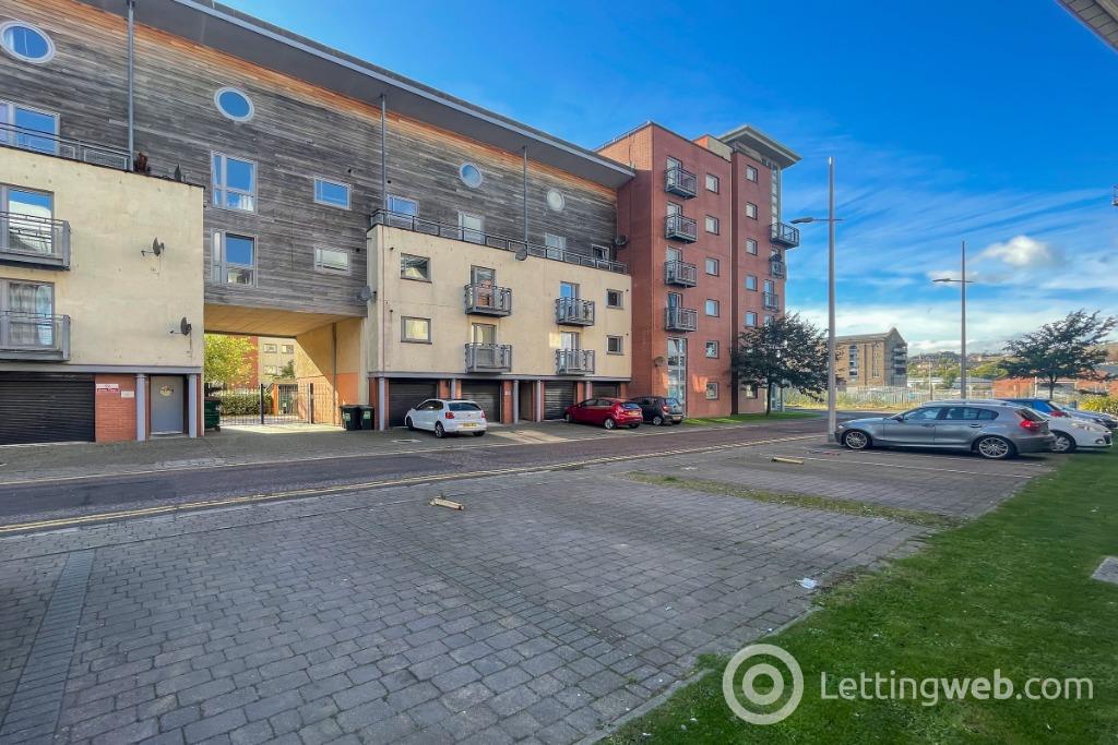 Property to rent in Thorter Neuk, City Quay, Dundee, DD1 3BU