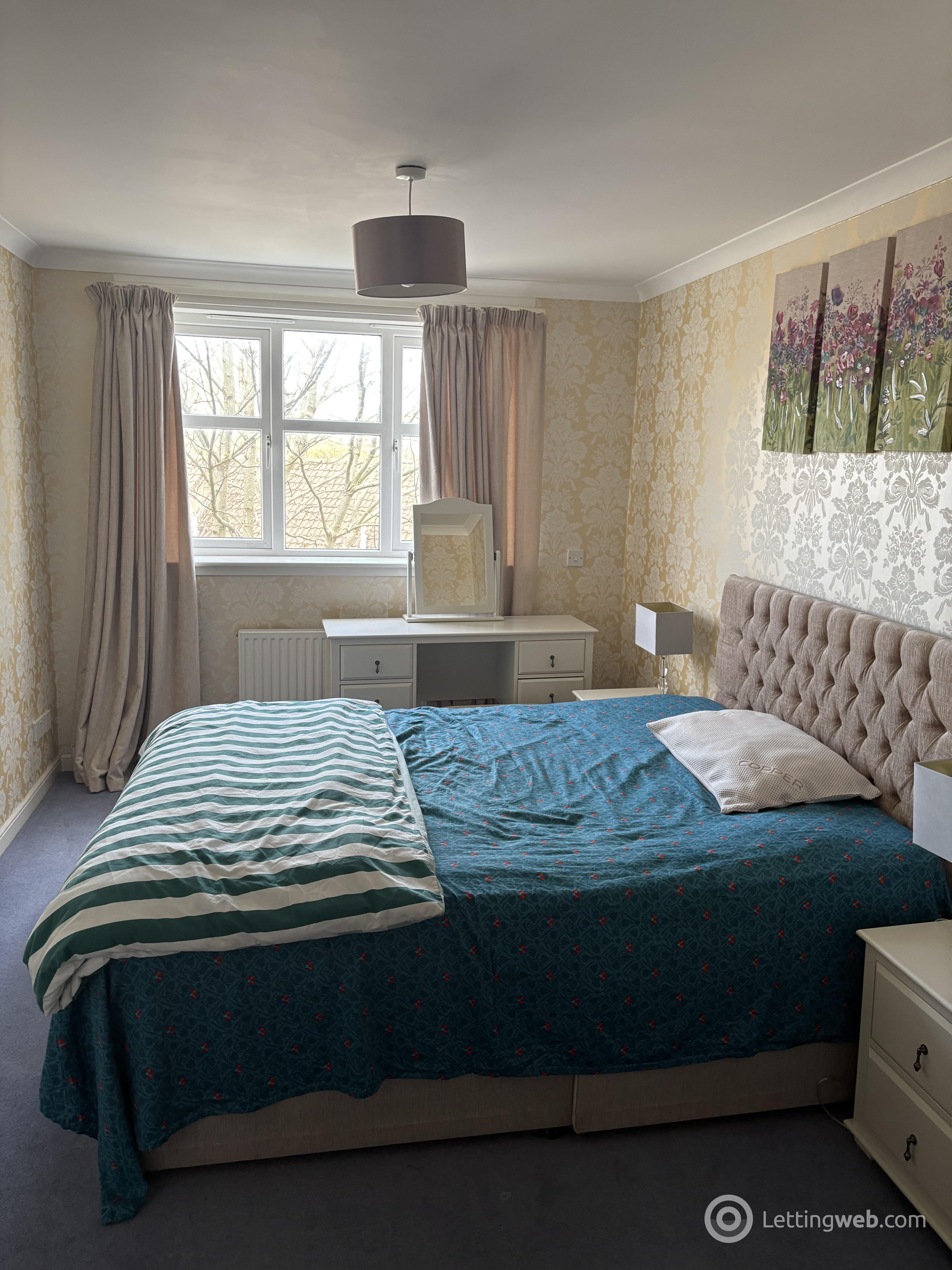 Property to rent in Craigend Park