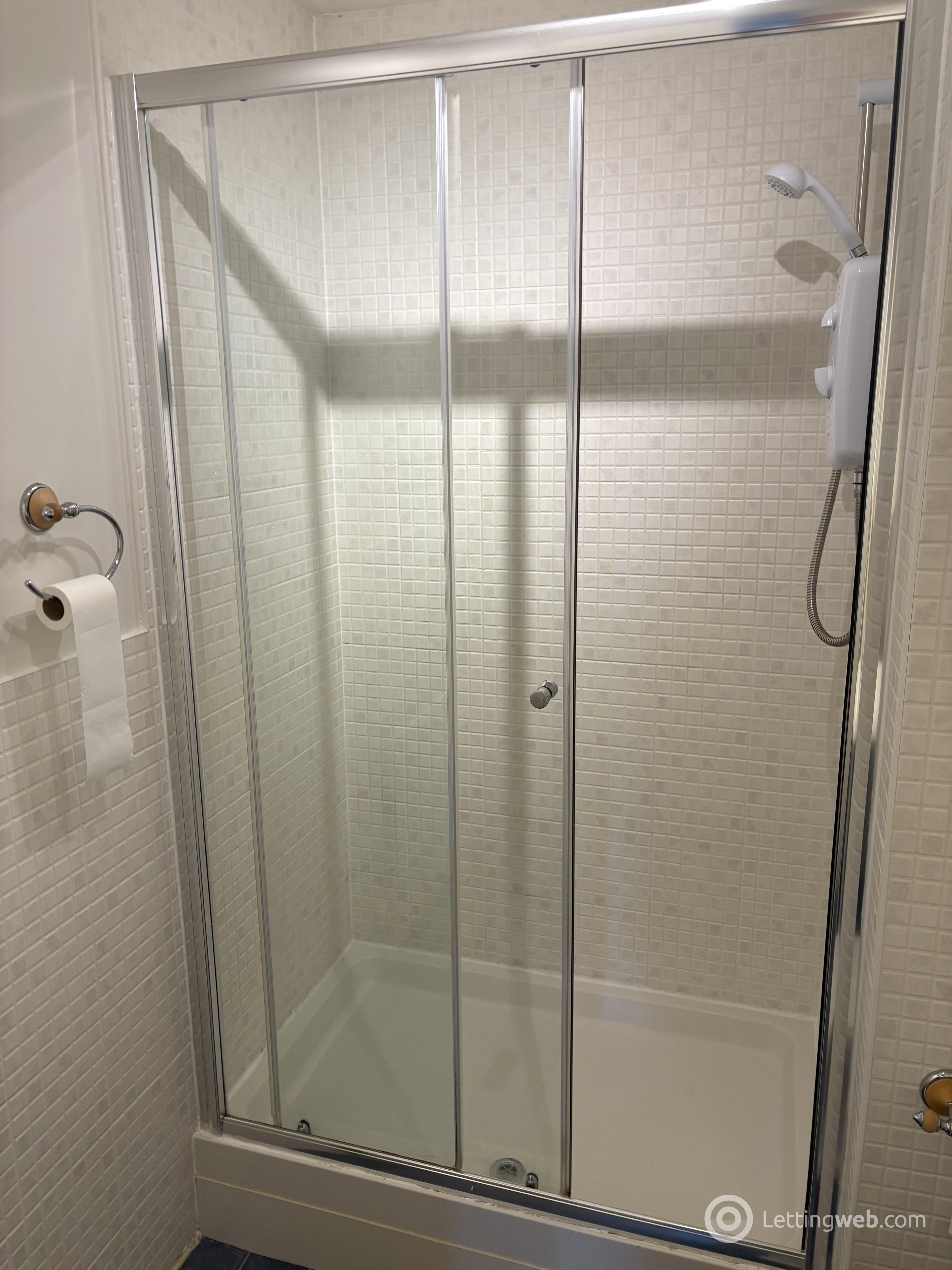 Property to rent in Craigend Park