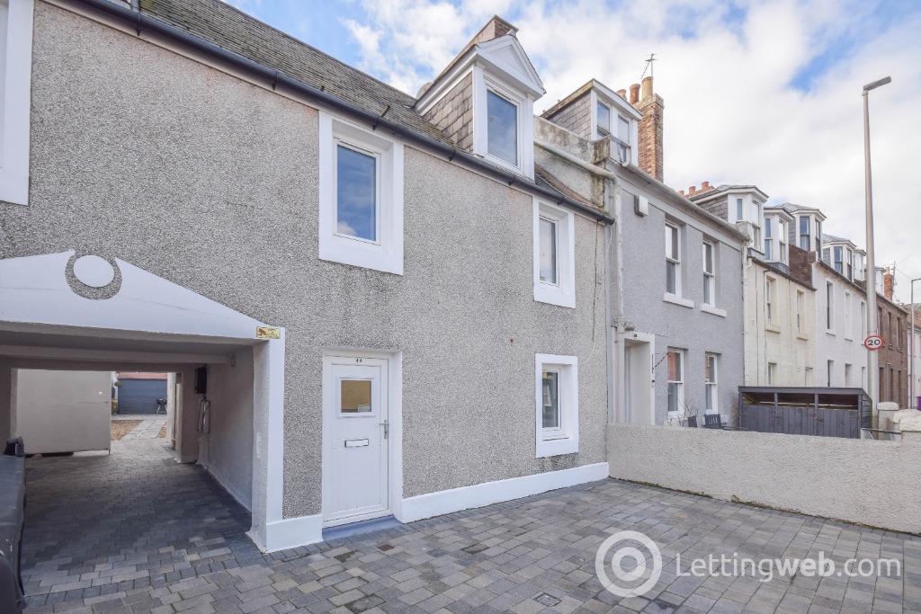 Property to rent in Marketgate, Arbroath, Angus, DD11 1AT