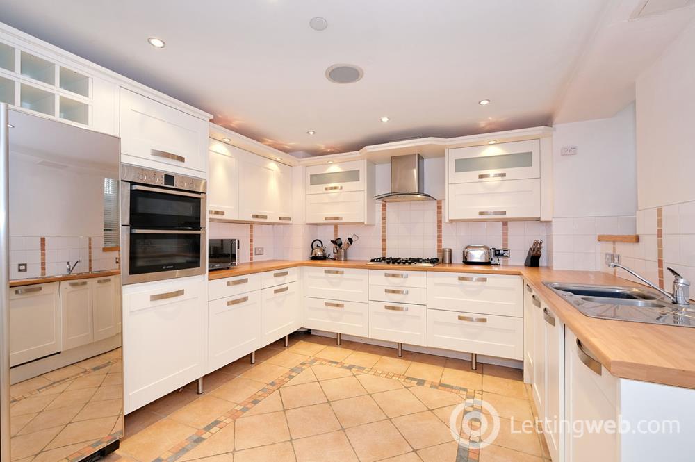 Property to rent in 3a Golden Square, Aberdeen, AB10 1RD