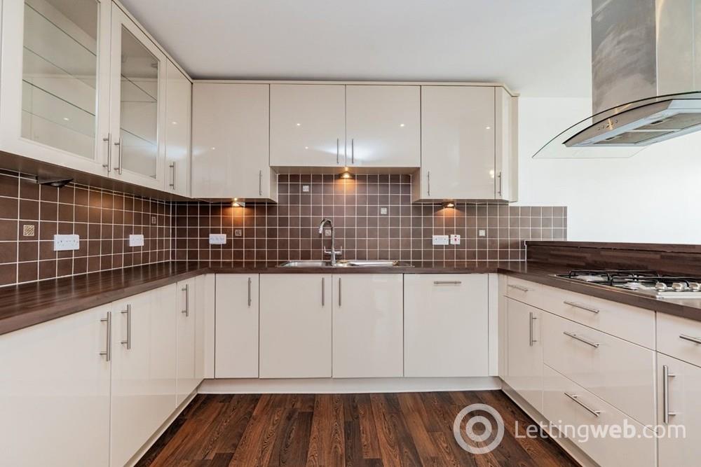 Property to rent in 1 Woodlands Walk, Cults, AB15 9DW