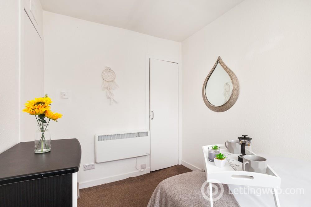 Property to rent in 73f Charlotte Street, Aberdeen, AB25 1LY