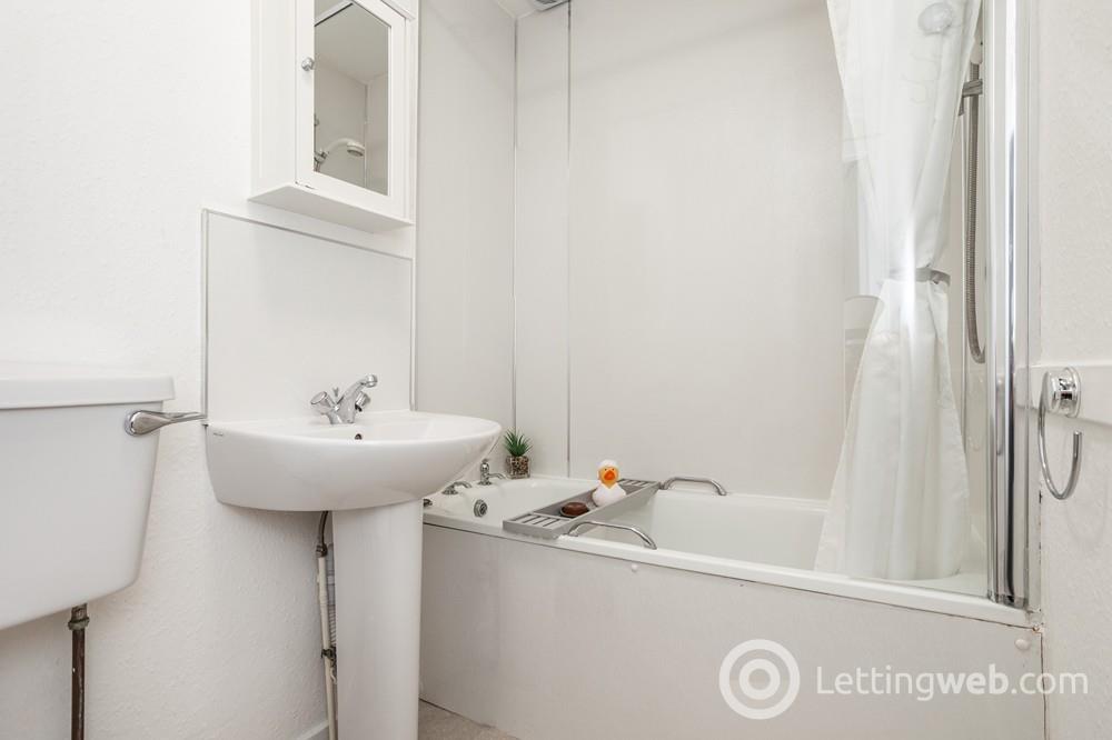 Property to rent in 73f Charlotte Street, Aberdeen, AB25 1LY