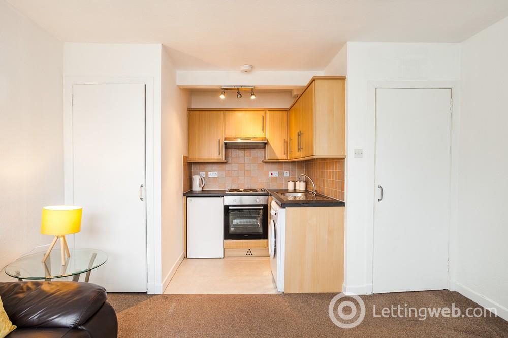 Property to rent in 73f Charlotte Street, Aberdeen, AB25 1LY