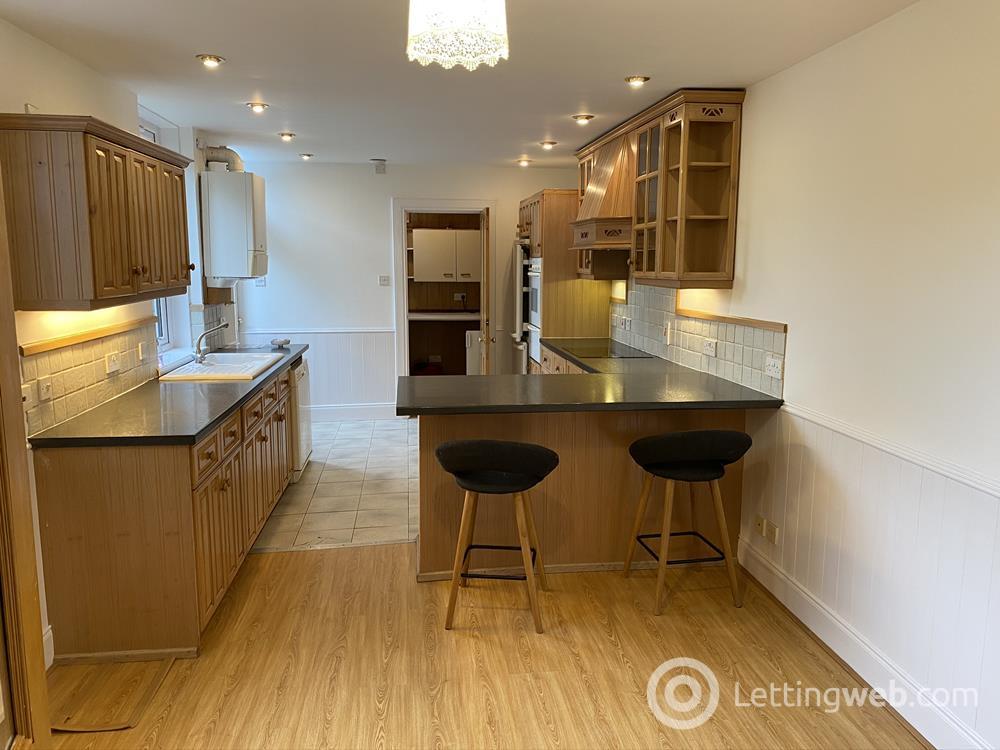 Property to rent in 280 Broomhill Road, Aberdeen, AB10 7LQ