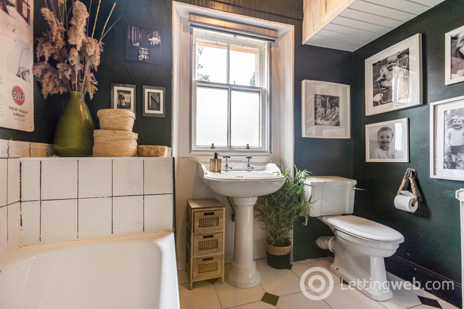 Property to rent in 209 Ayr Road, Newton Mearns, G77 6AH