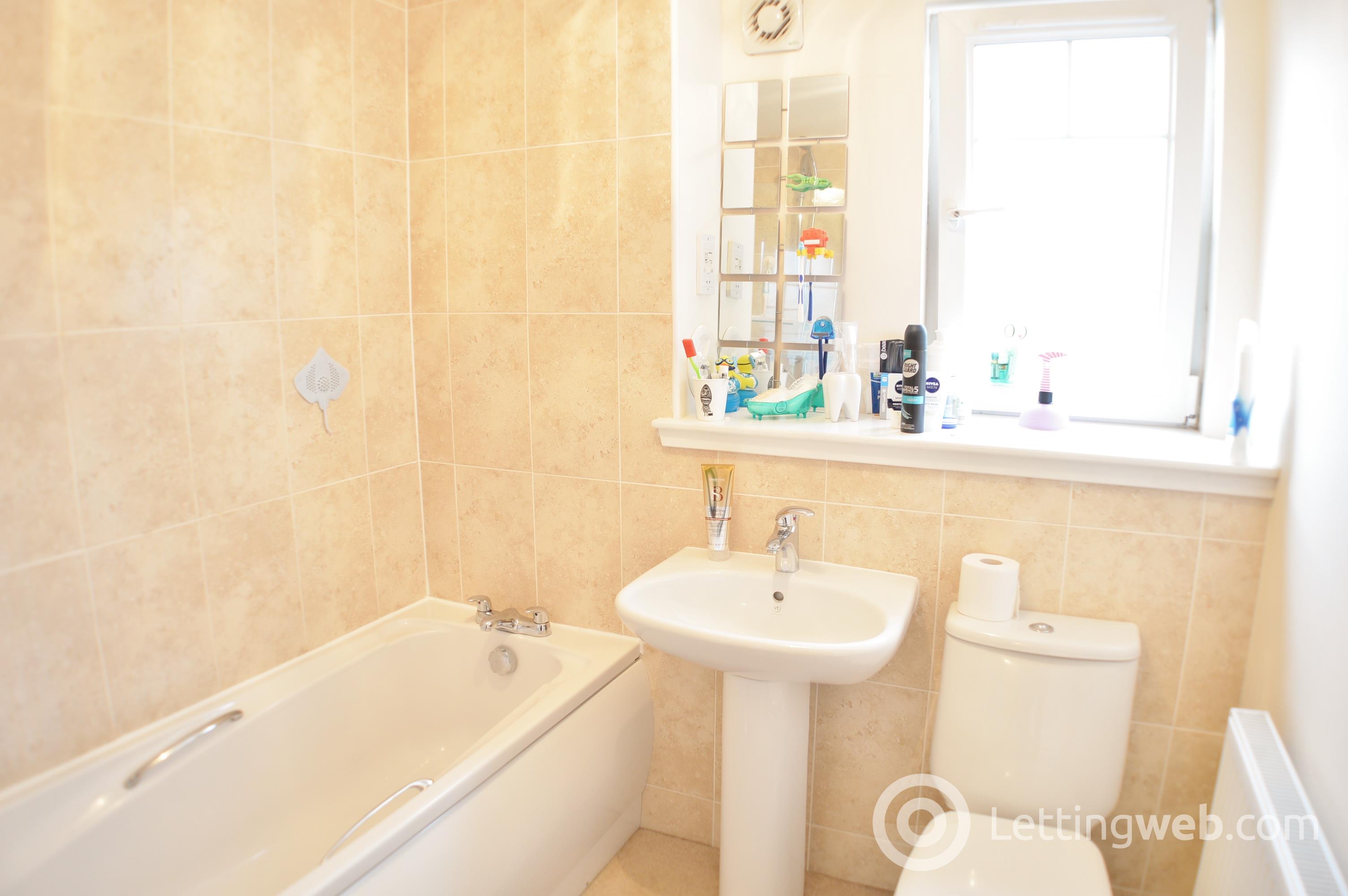 Property to rent in Simpson Square, Perth