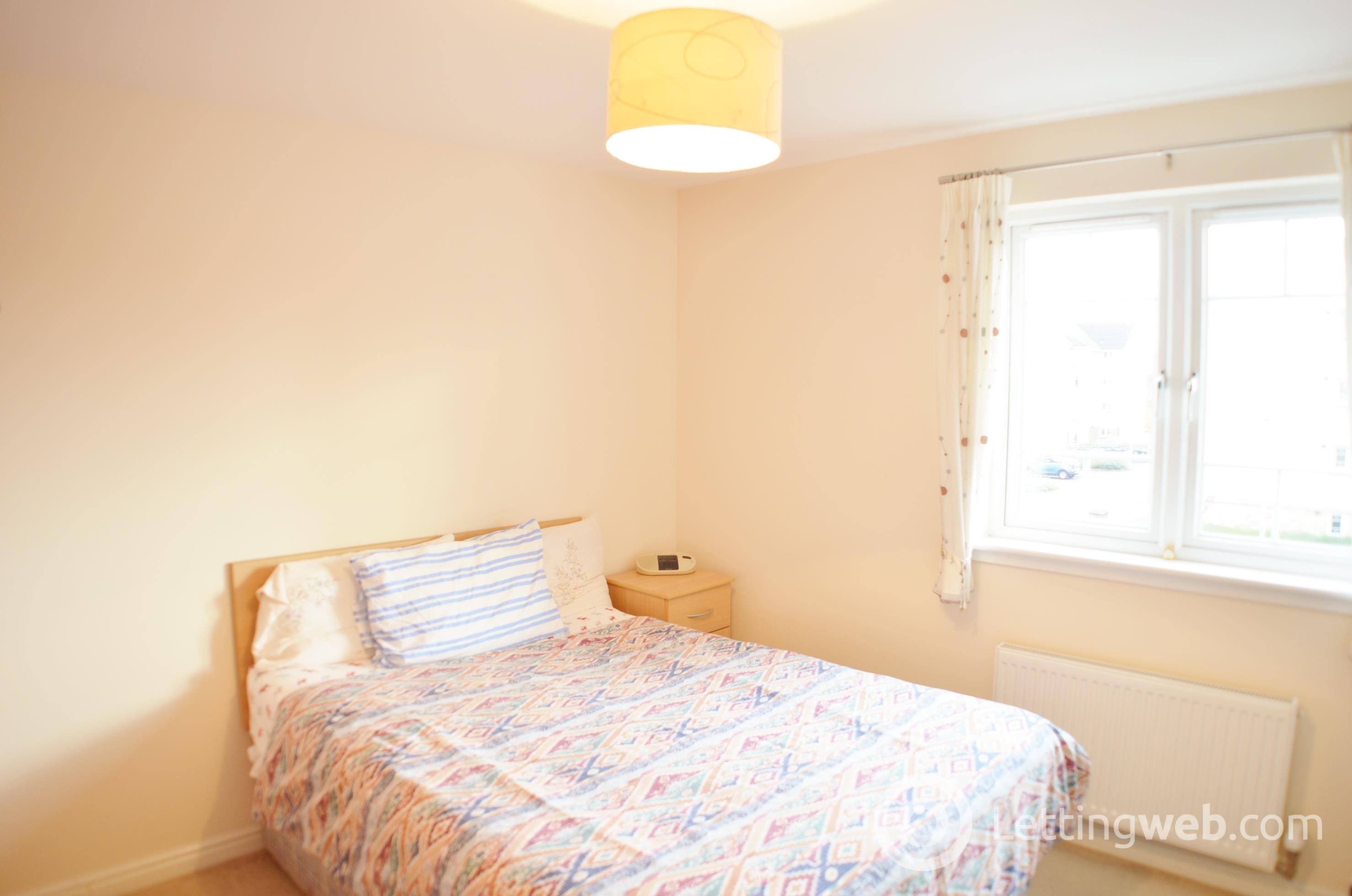Property to rent in Simpson Square, Perth