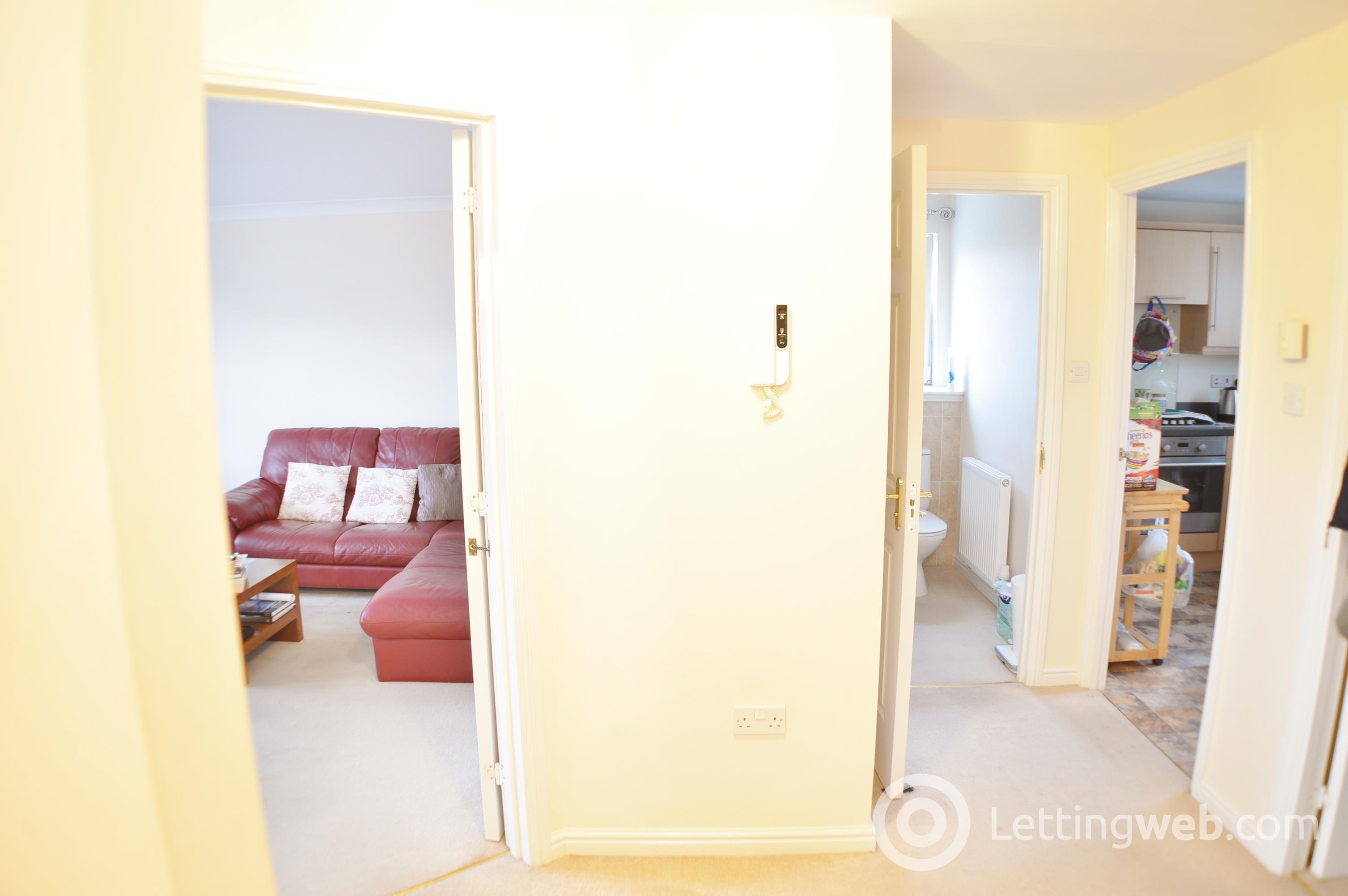 Property to rent in Simpson Square, Perth