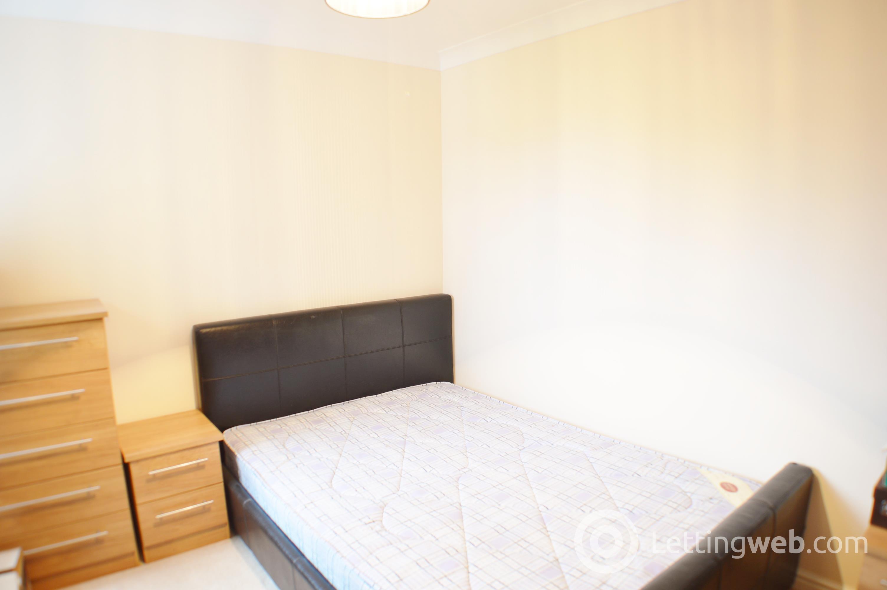 Property to rent in Simpson Square, Perth
