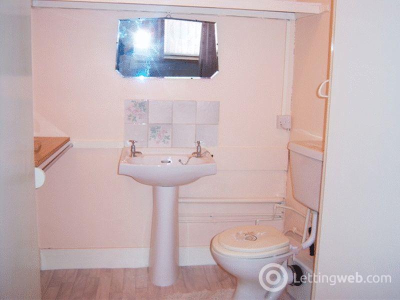 Property to rent in High Street, Kirkcaldy