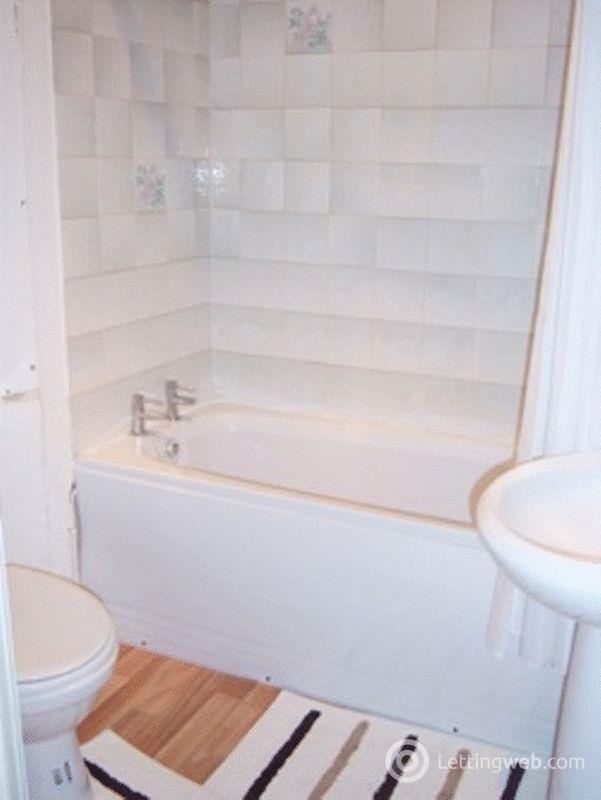 Property to rent in High Street, Kirkcaldy
