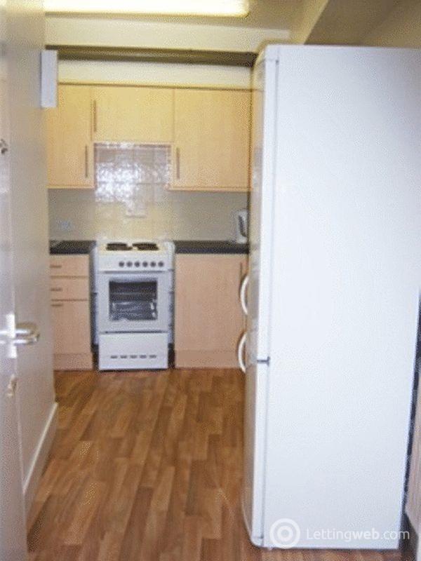 Property to rent in High Street, Kirkcaldy