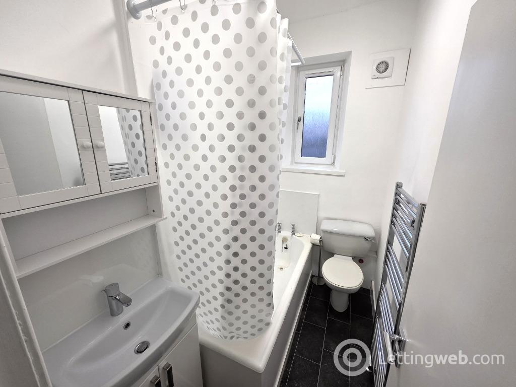 Property to rent in George Street, City Centre, Aberdeen, AB25 3XJ