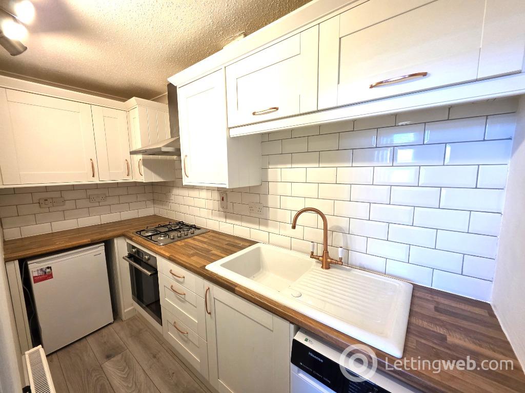 Property to rent in Pitstruan Place, West End, Aberdeen, AB10 6PR