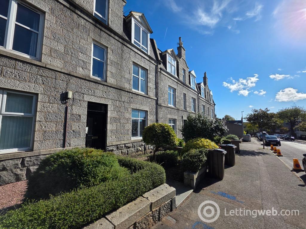 Property to rent in Pitstruan Place, West End, Aberdeen, AB10 6PR