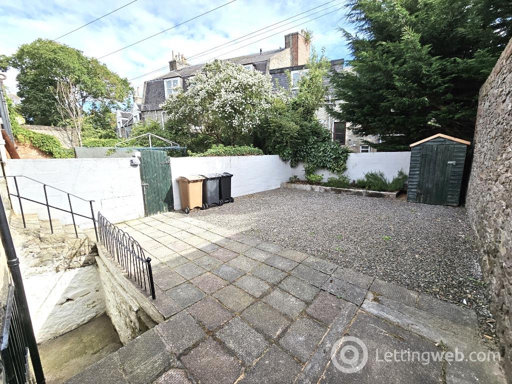 Property to rent in George Street, City Centre, Aberdeen, AB25 3XN
