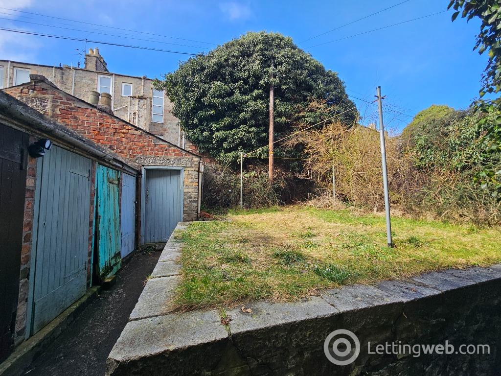 Property to rent in Wallfield Crescent, Rosemount, Aberdeen, AB25 2JT