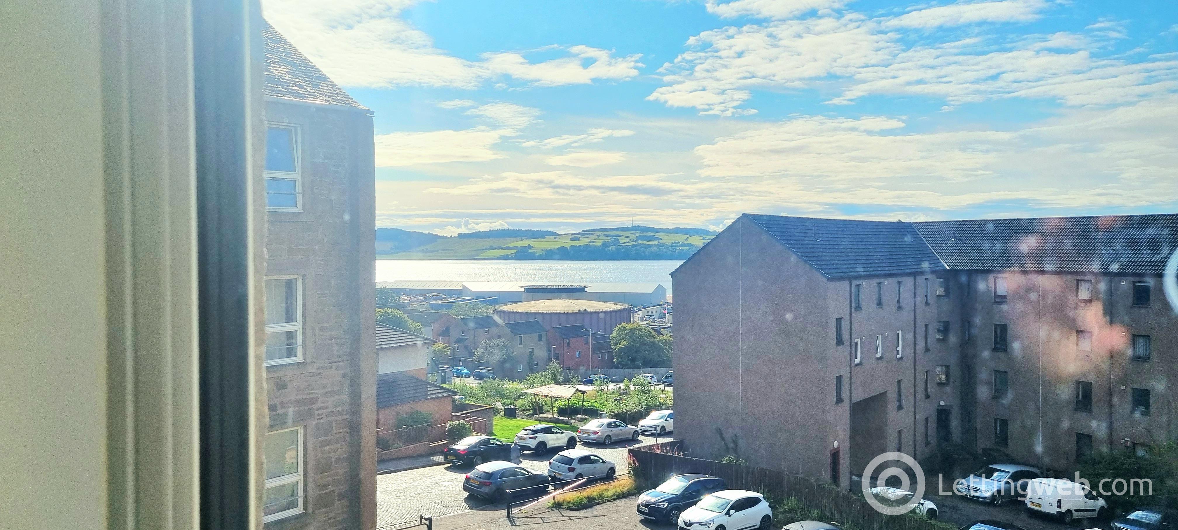 Property to rent in 3C, Arbroath Road, Dundee, DD4 6EW