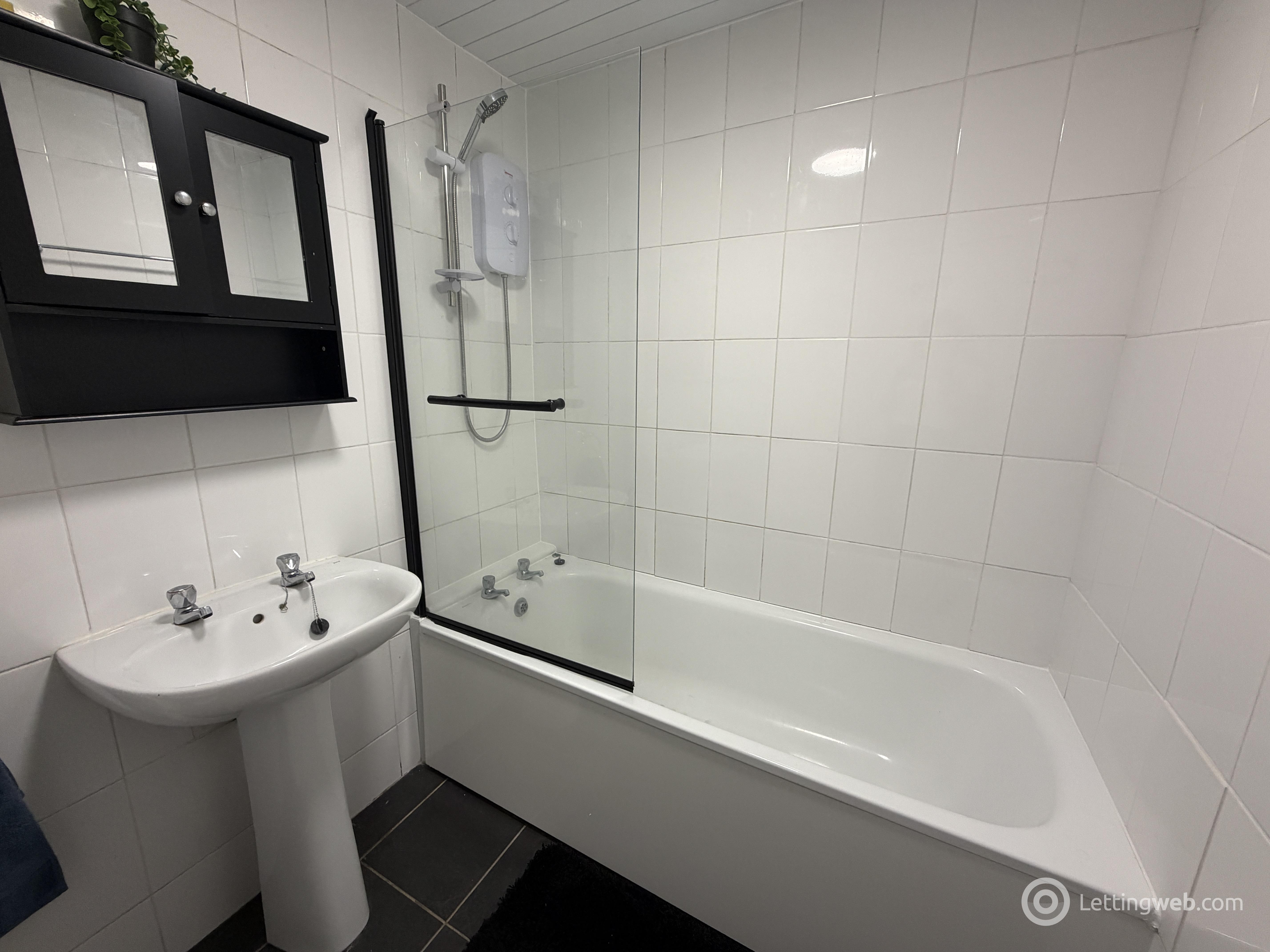 Property to rent in 3C, Arbroath Road, Dundee, DD4 6EW