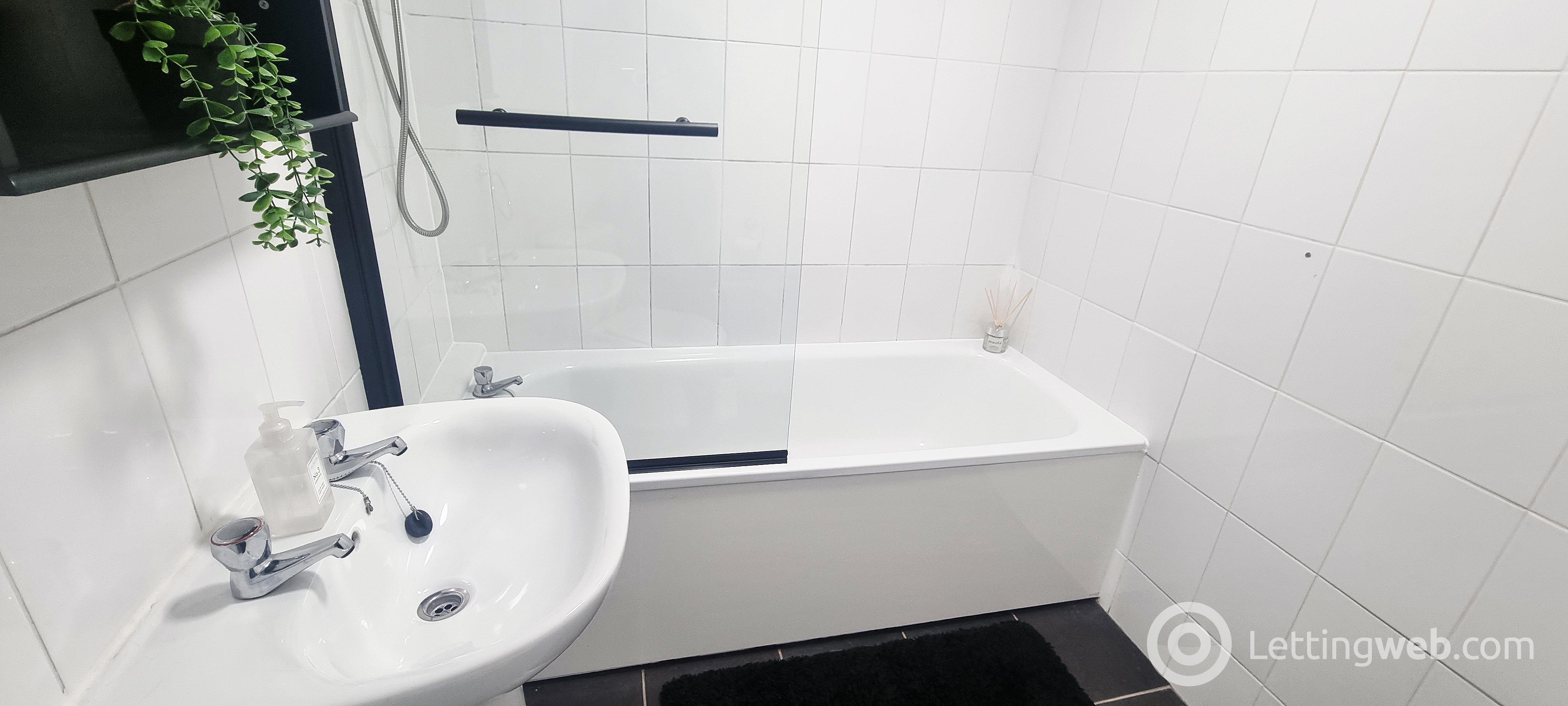 Property to rent in 3C, Arbroath Road, Dundee, DD4 6EW