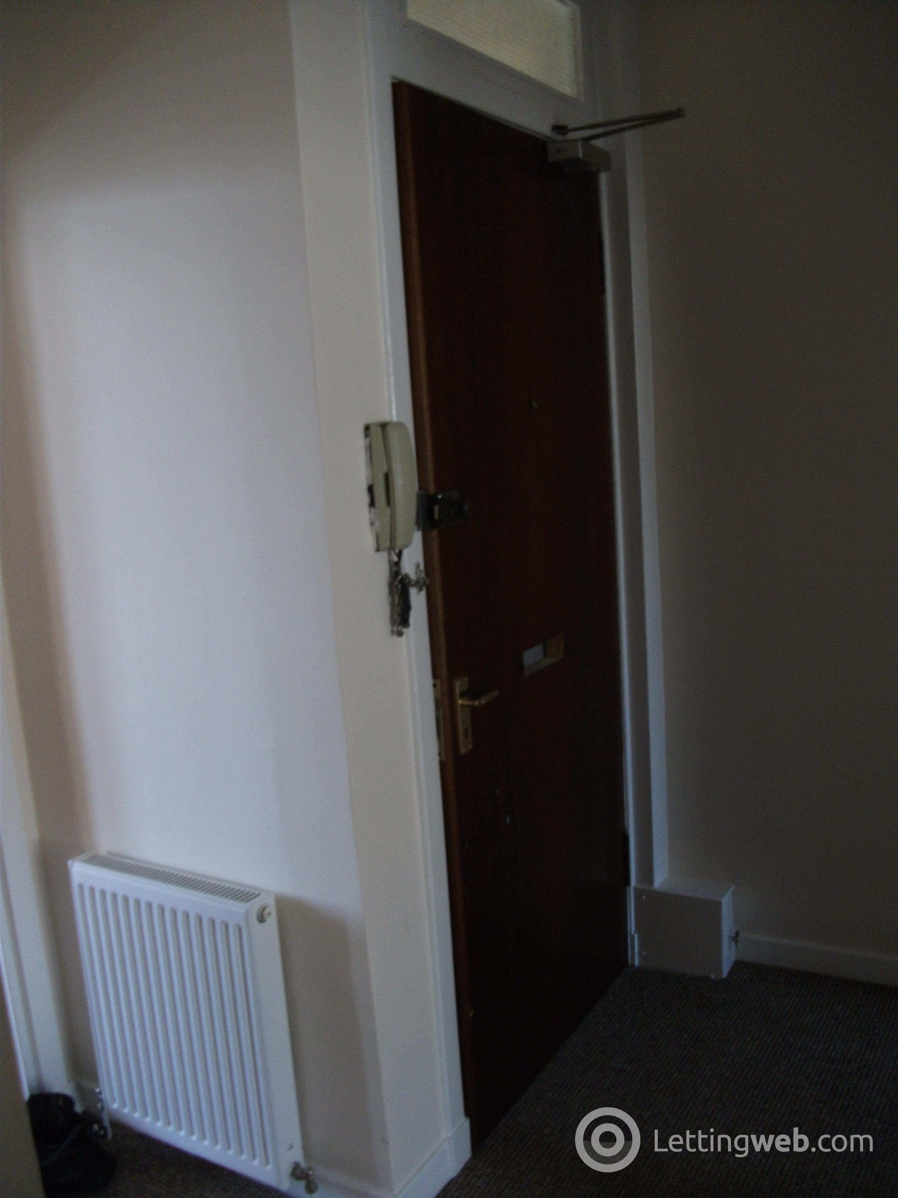 Property to rent in Lyon Street Dundee