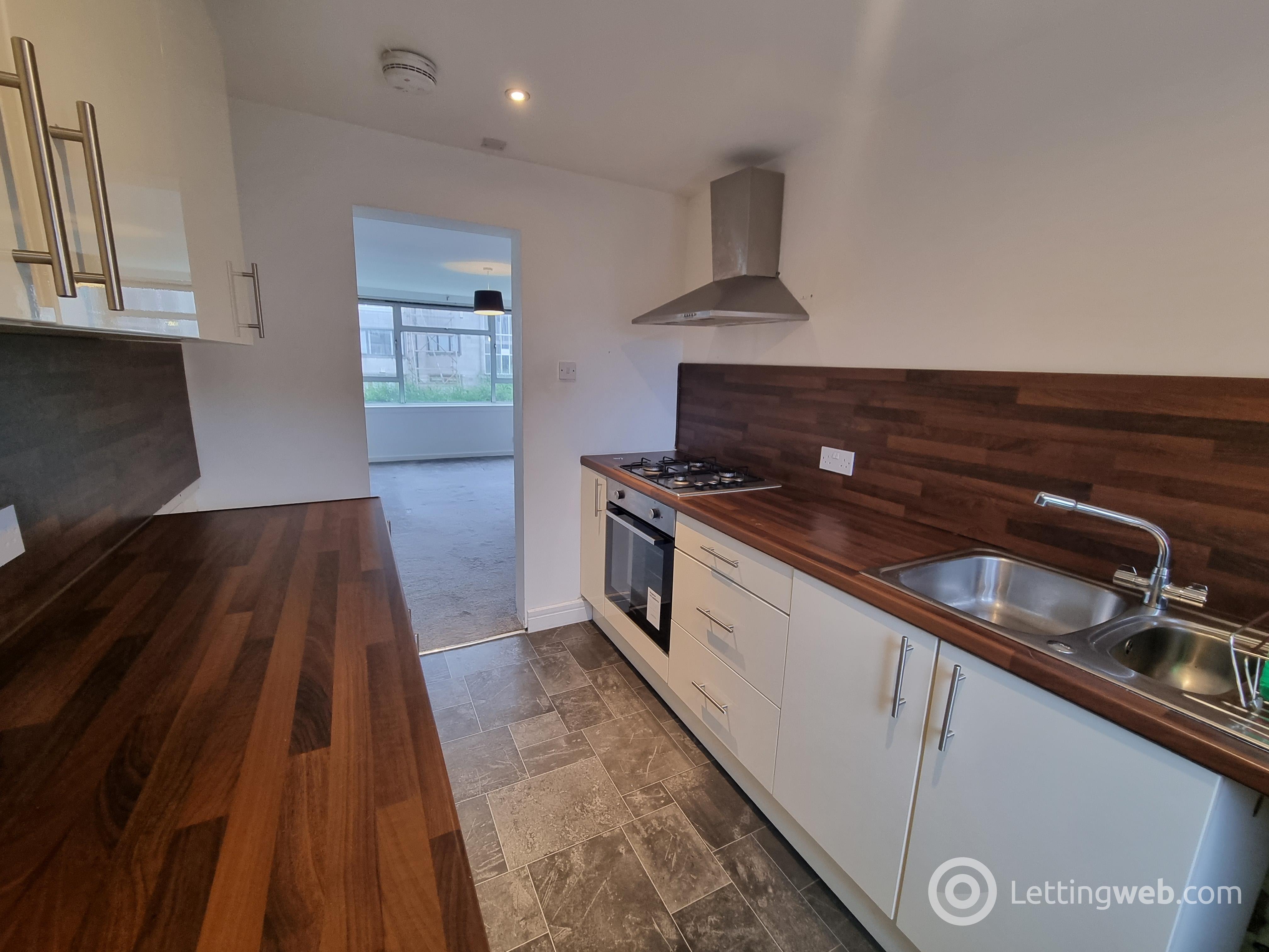 Property to rent in 8D, Balunie Place, Dundee, DD4 8ST