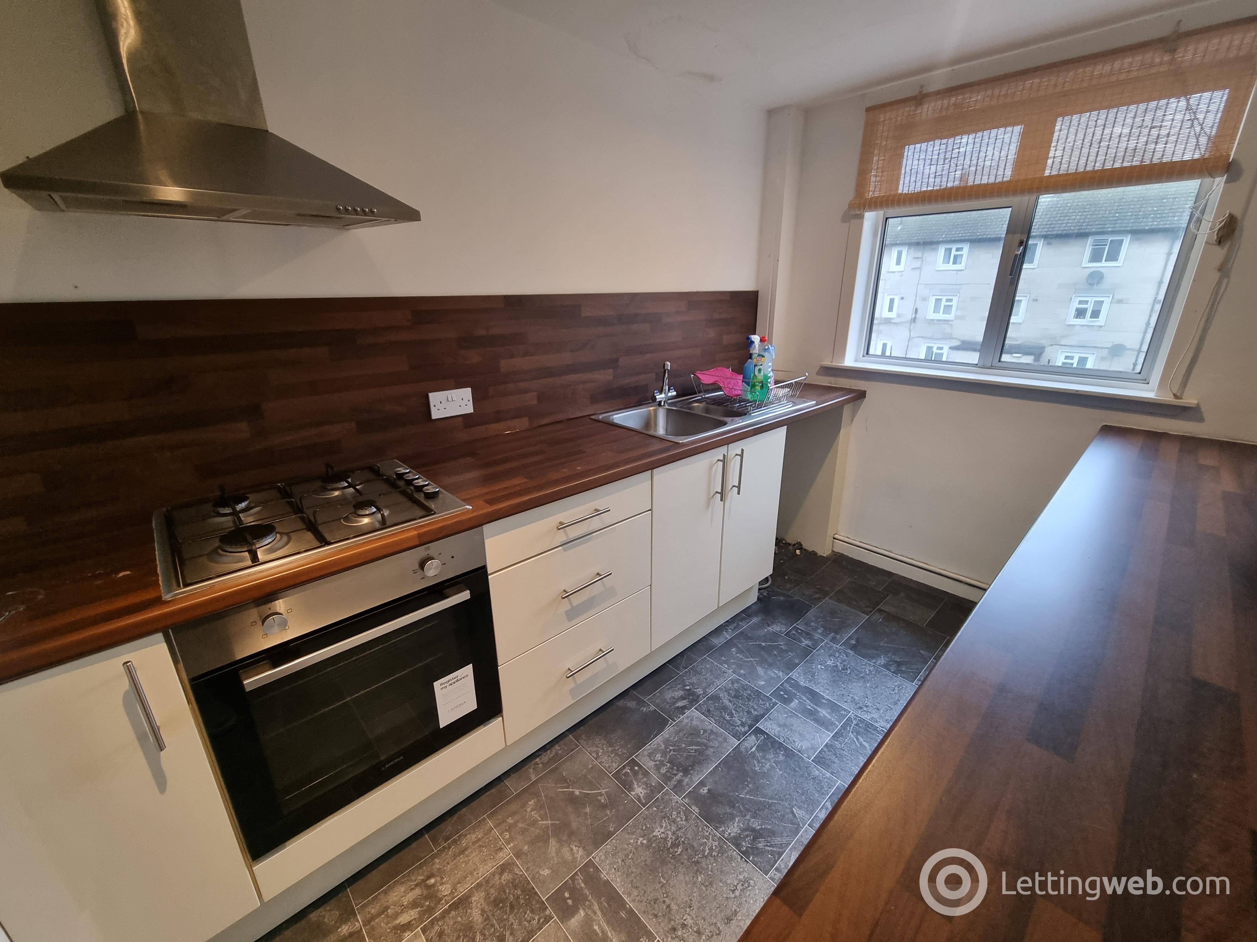 Property to rent in 8D, Balunie Place, Dundee, DD4 8ST