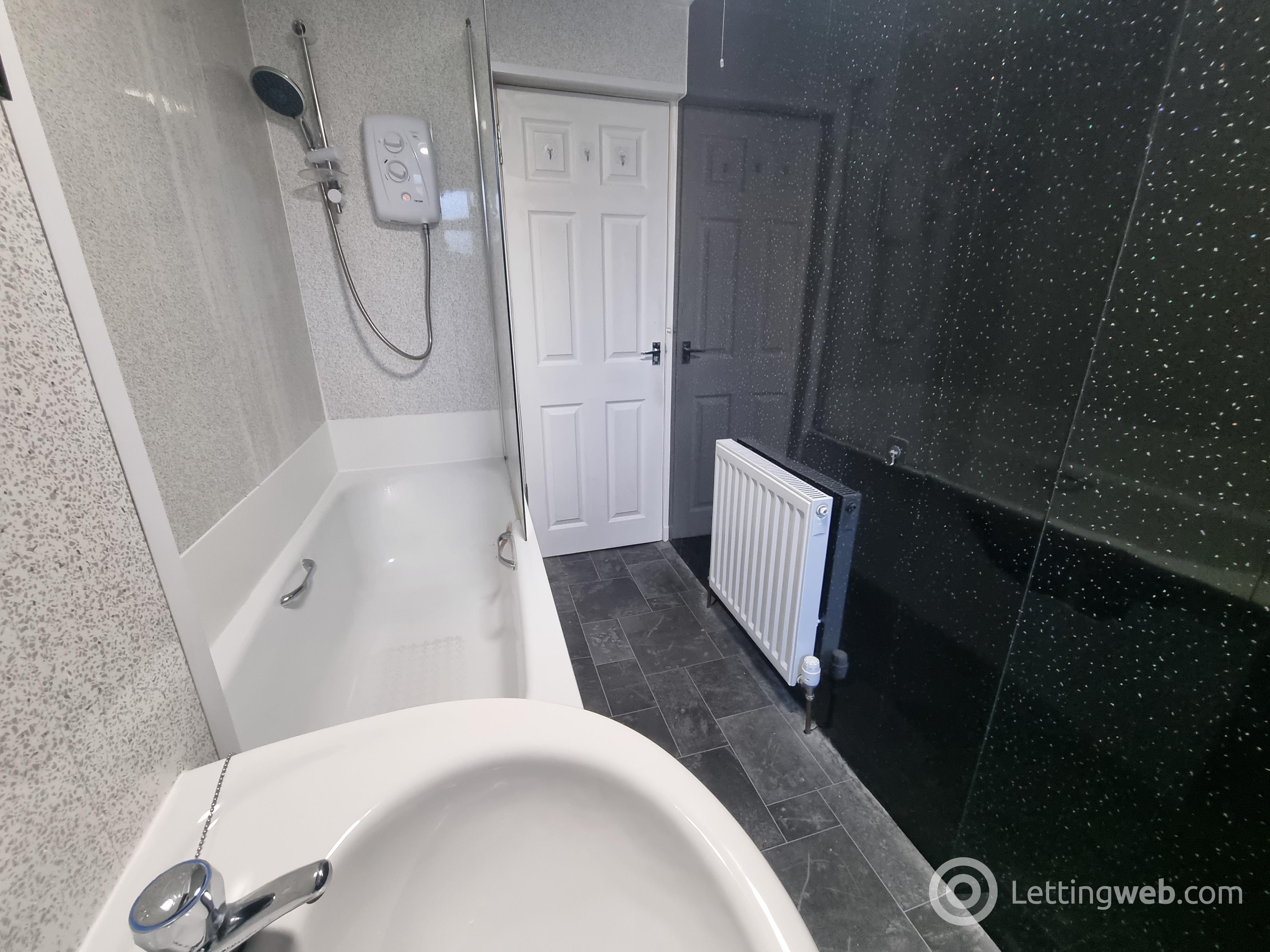 Property to rent in 8D, Balunie Place, Dundee, DD4 8ST