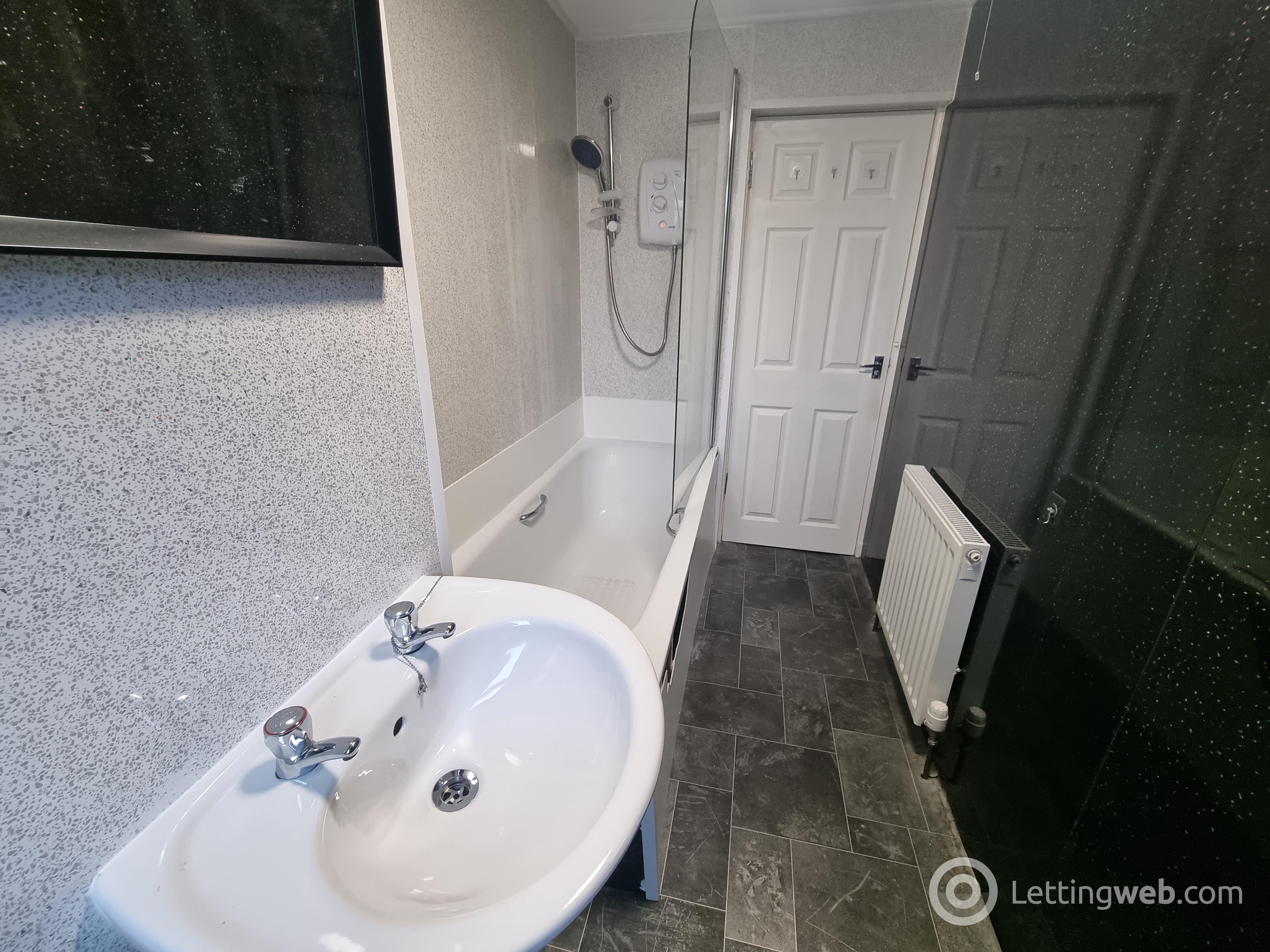Property to rent in 8D, Balunie Place, Dundee, DD4 8ST