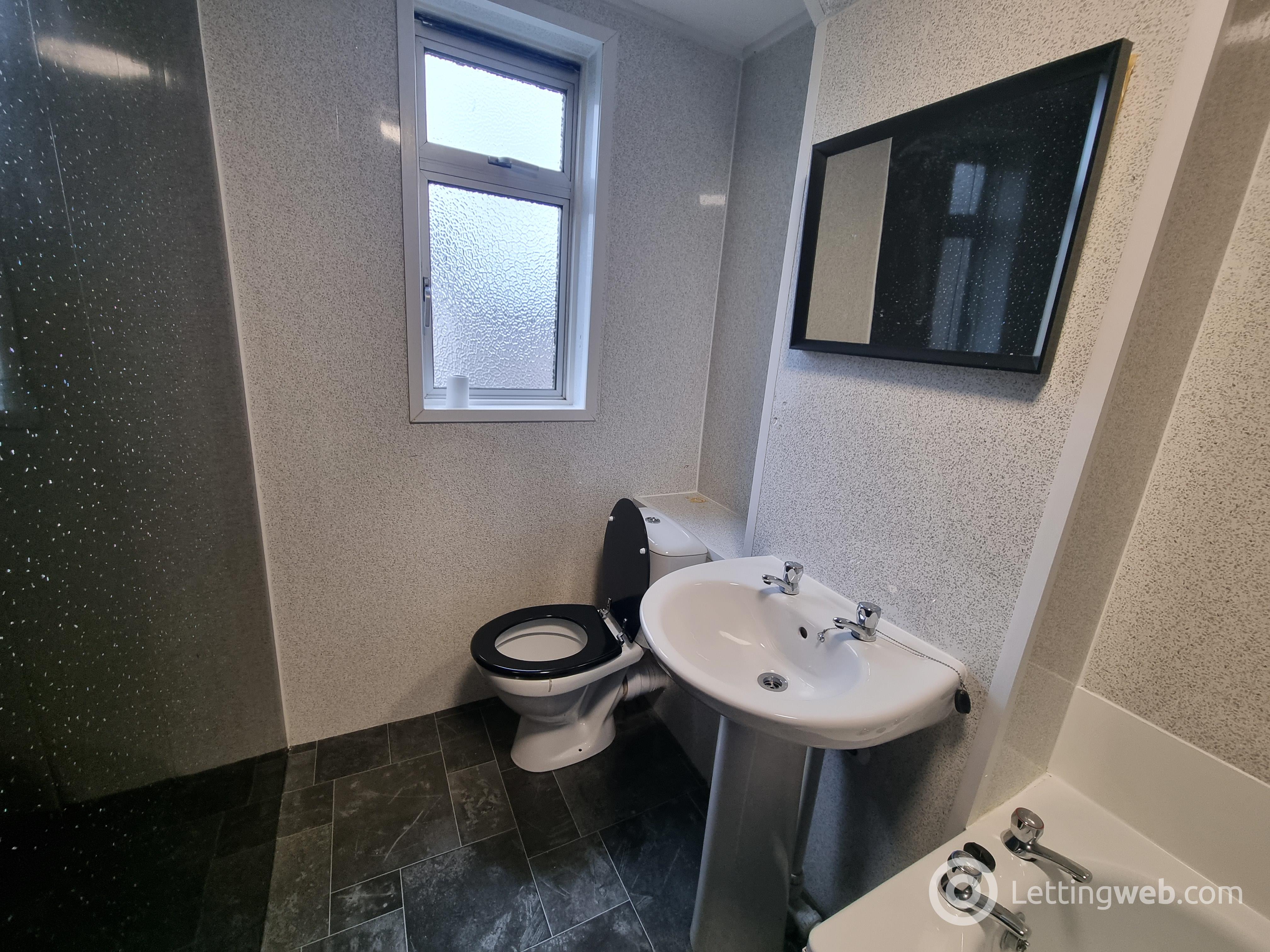 Property to rent in 8D, Balunie Place, Dundee, DD4 8ST